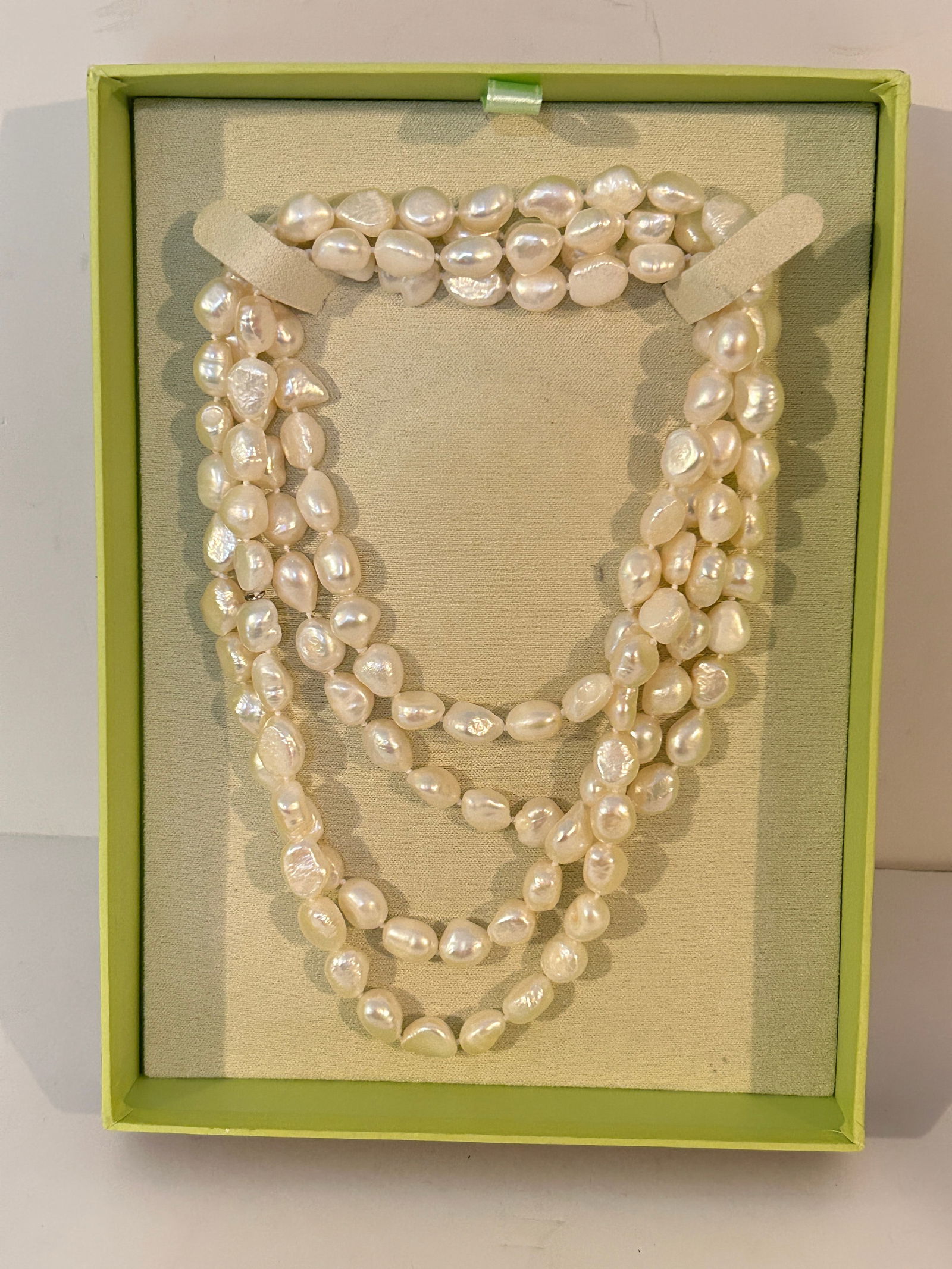 Ross-Simons 9-10mm Cultured Semi-Baroque Pearl Endless Neckless 50": Ross-Simons 9-10mm Cultured Semi-Baroque Pearl Endless Neckless 50" Please view all photos as they are part of the description and condition of this Item, Feel free to contact me with questions or pic