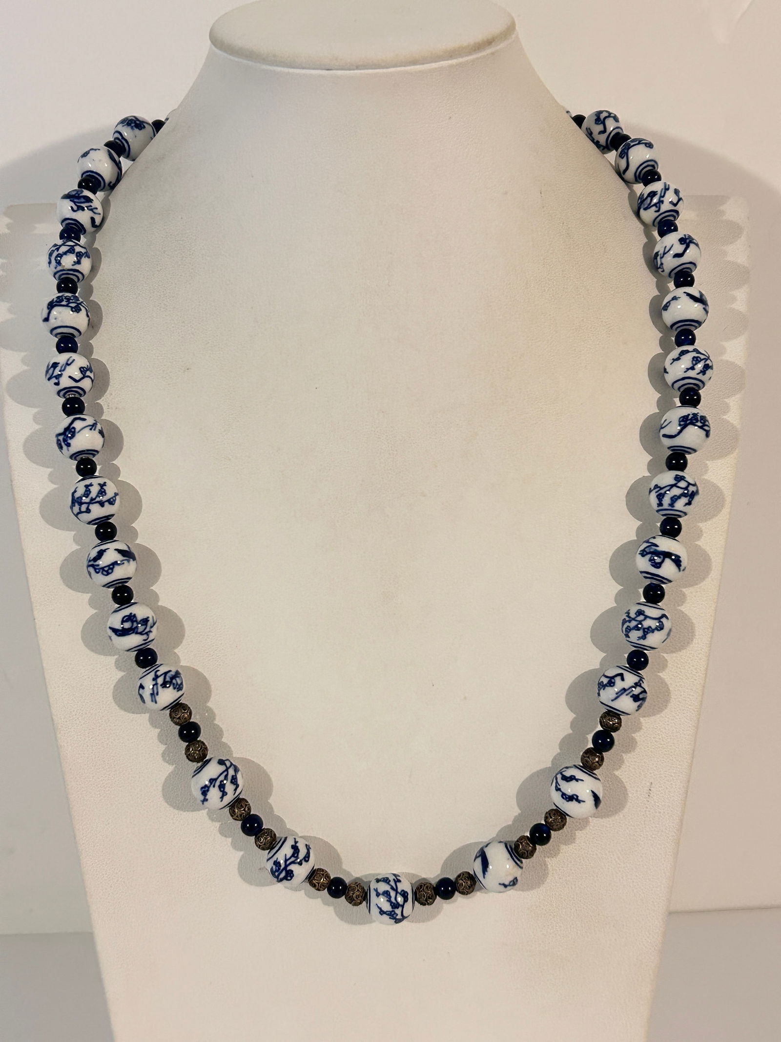 Fabulous vintage Chinese blue and white porcelain bead Filigree Silver necklace 25": Fabulous vintage Chinese blue and white porcelain bead Filigree Silver necklace 25" Please view all photos as they are part of the description and condition of this Item, Feel free to contact me with