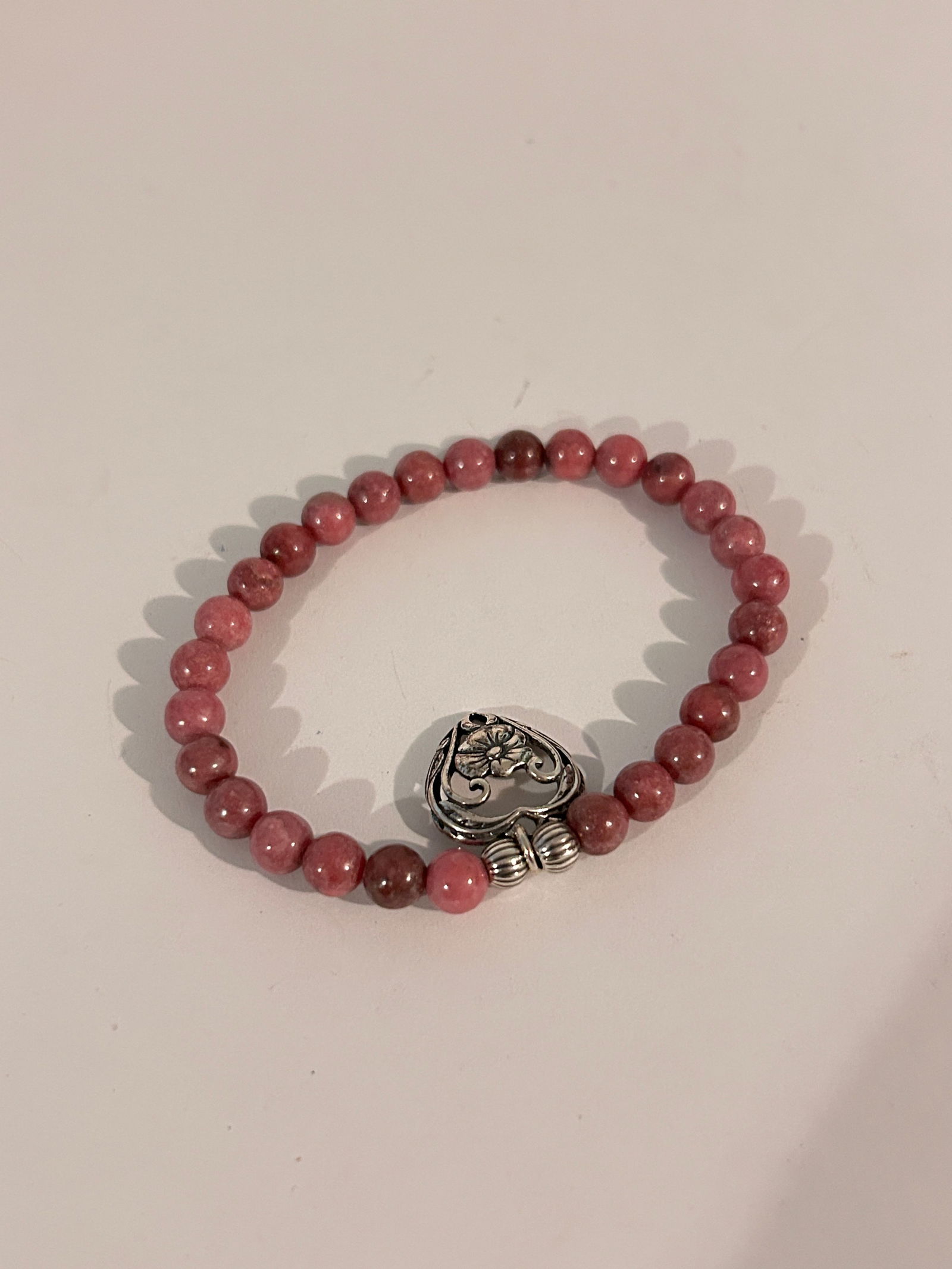 Vintage Pink Rhodonite Stretch Bracelet with Etched Heart Pendant: Vintage Pink Rhodonite Stretch Bracelet with Etched Heart Pendant Please view all photos as they are part of the description and condition of this Item, Feel free to contact me with questions or pictu