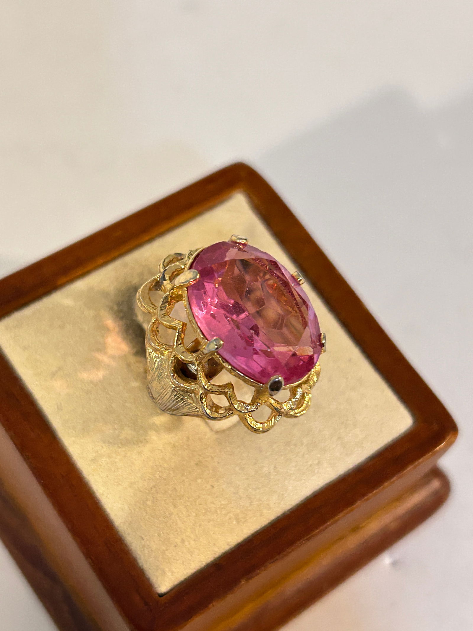 Vintage gold tone pink rhinestone Custom Ring sz 6: Vintage gold tone pink rhinestone Custom Ring sz 6 Please view all photos as they are part of the description and condition of this Item, Feel free to contact me with questions or picture requests! Us