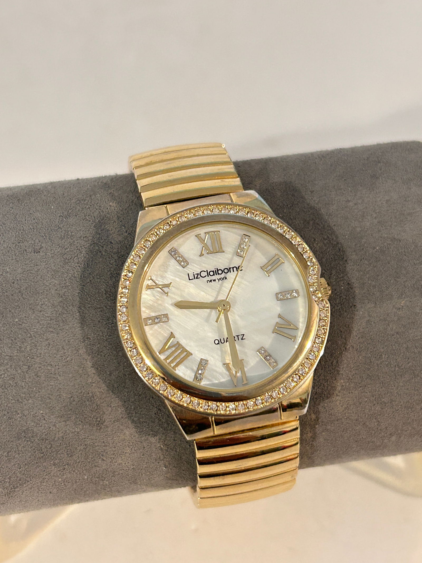 Liz Claiborne New York Mother Of Pearl CZ Gold Tone Roman Numeral Wrist Watch working needs batt: Liz Claiborne New York Mother Of Pearl CZ Gold Tone Roman Numeral Wrist Watch working needs batt Please view all photos as they are part of the description and condition of this Item, Feel free to con