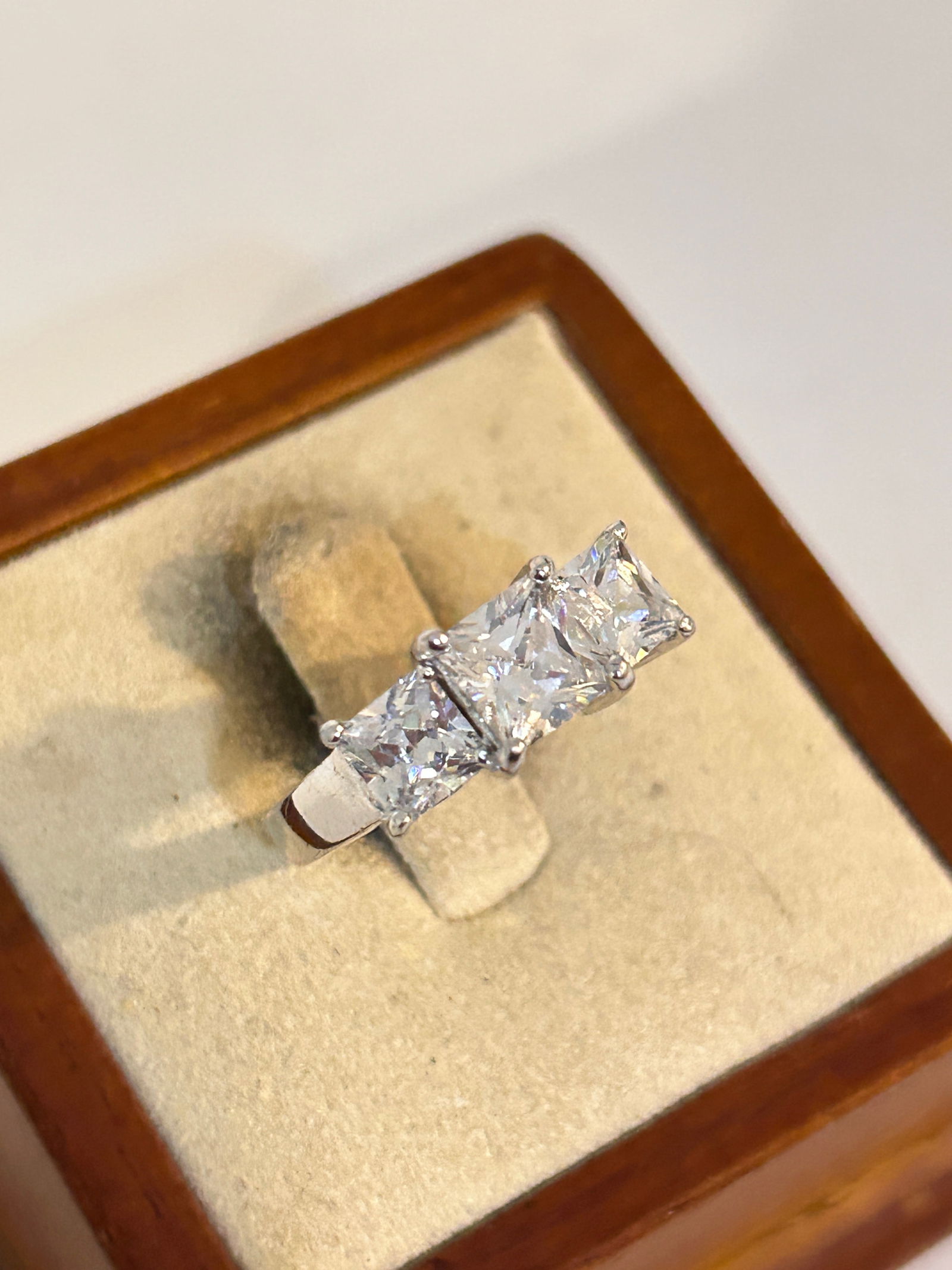 Vintage Sterling Silver rhinestone Ring sz 7 (1 of 5)