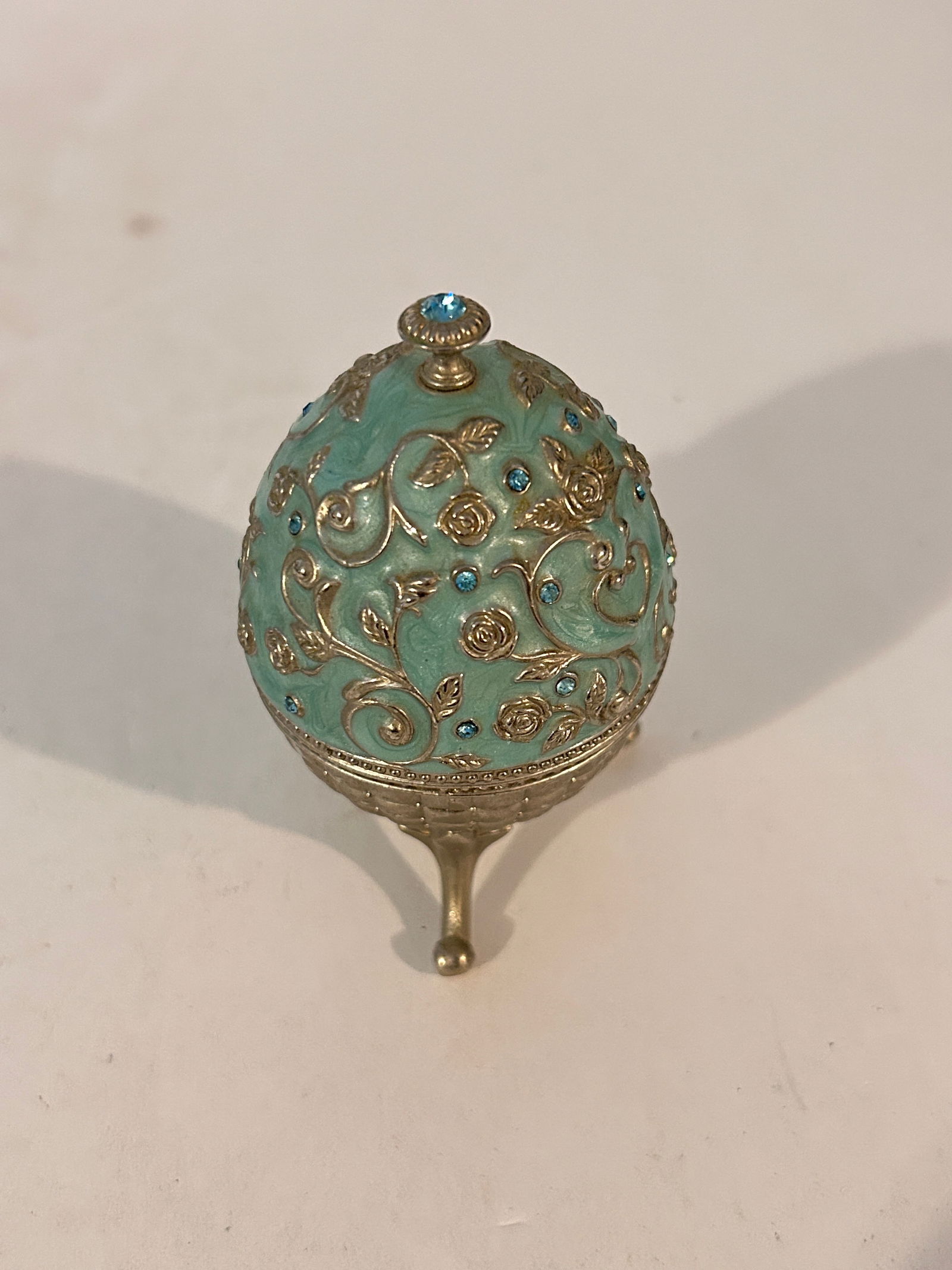 Vintage Green Enameled Egg Trinket Box holder 3 1/2" (1 of 5)