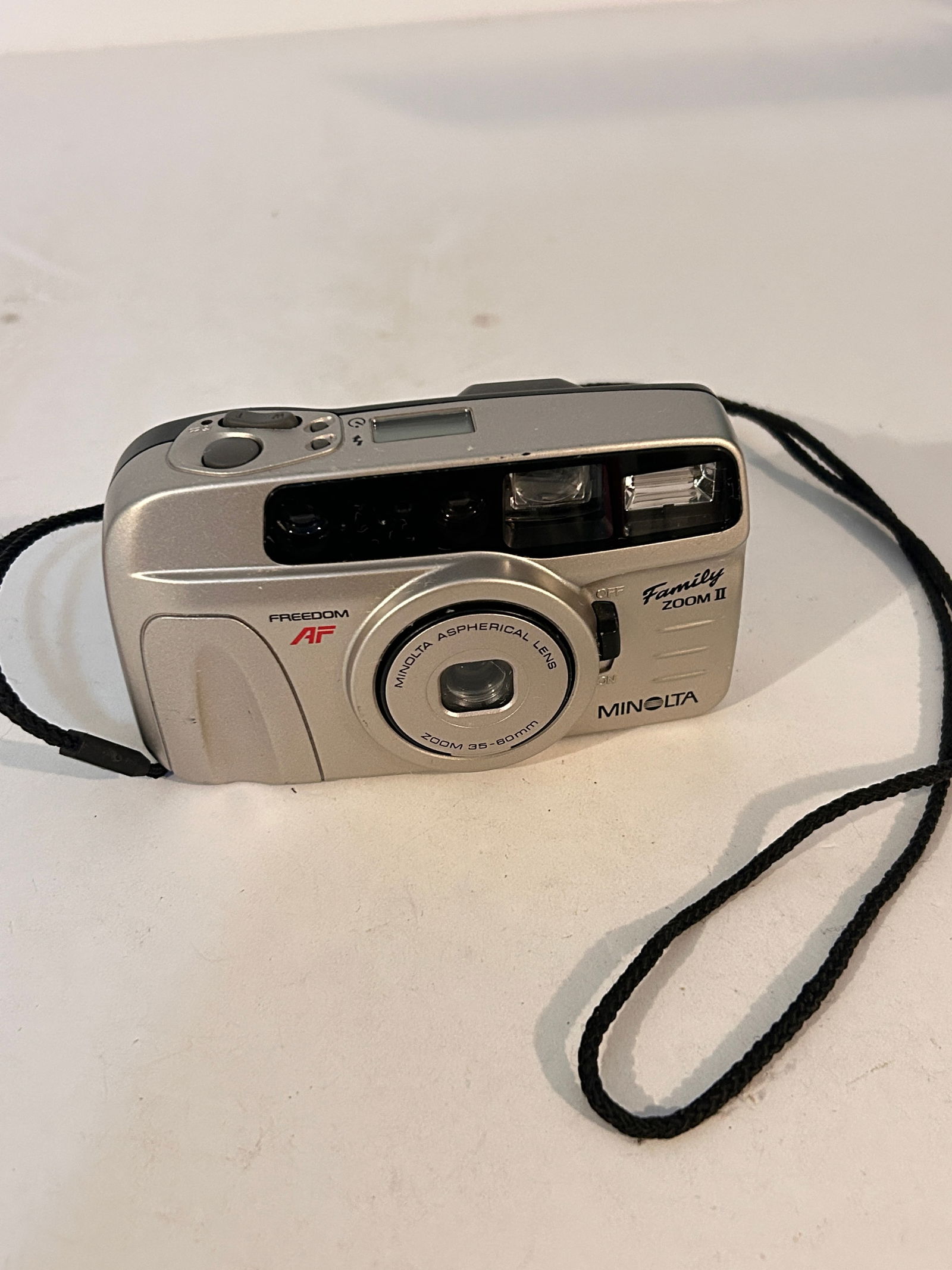 Minolta Freedom AF Family Zoom camera: Minolta Freedom AF Family Zoom camera Please view all photos as they are part of the description and condition of this Item, Feel free to contact me with questions or picture requests! Used Item AS IS