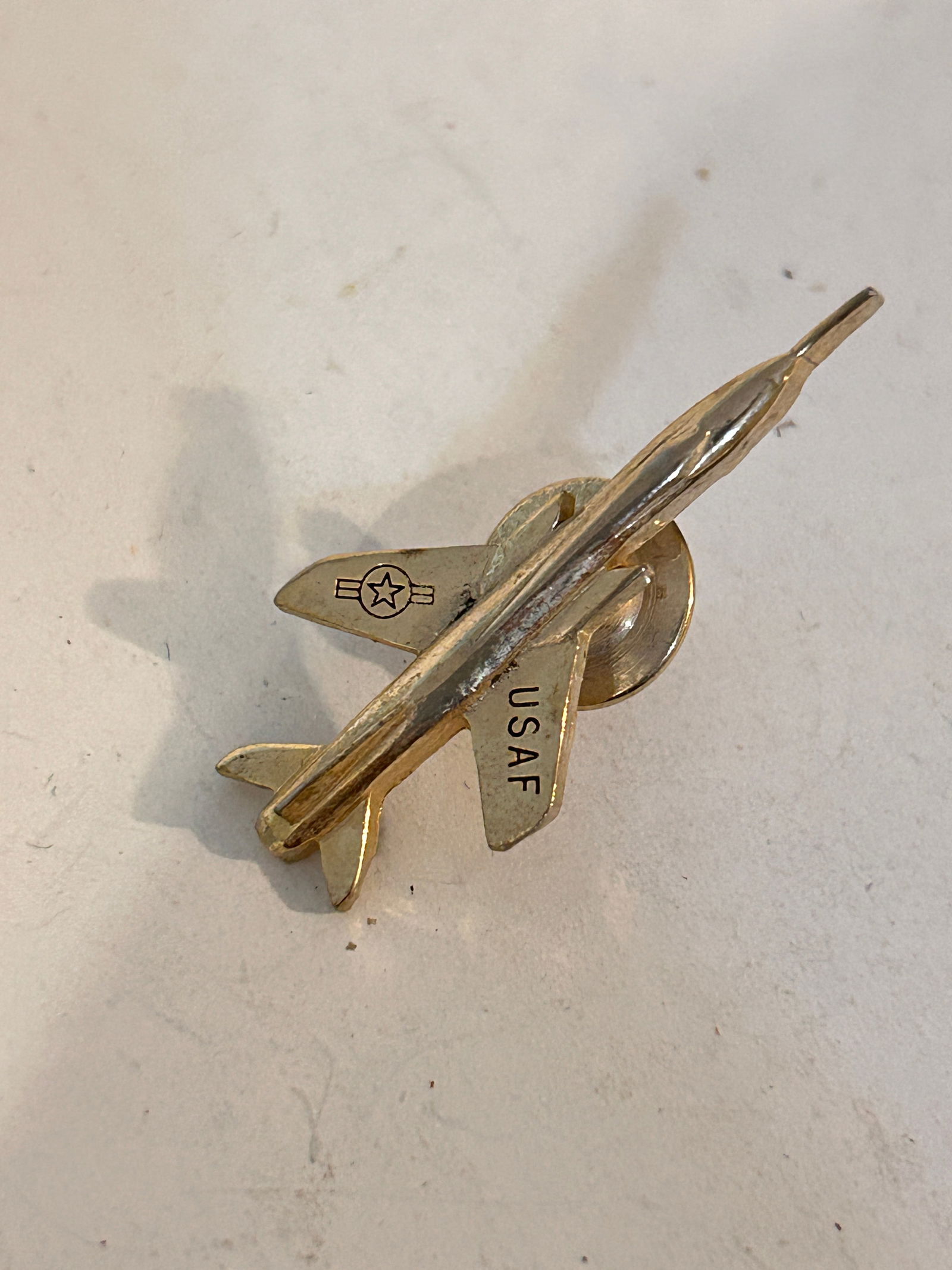 Vintage USAF United States Air Force jet fighter lapel pin (1 of 4)