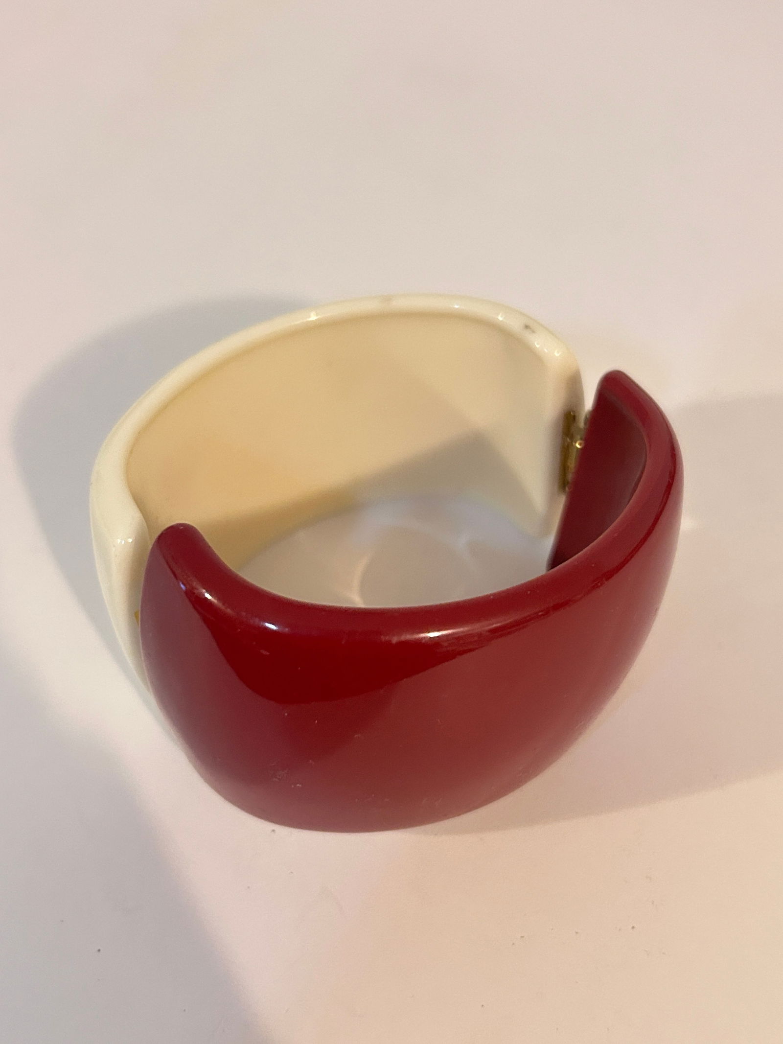 Vintage Acrylic hinged wide Bracelet 8" (1 of 4)