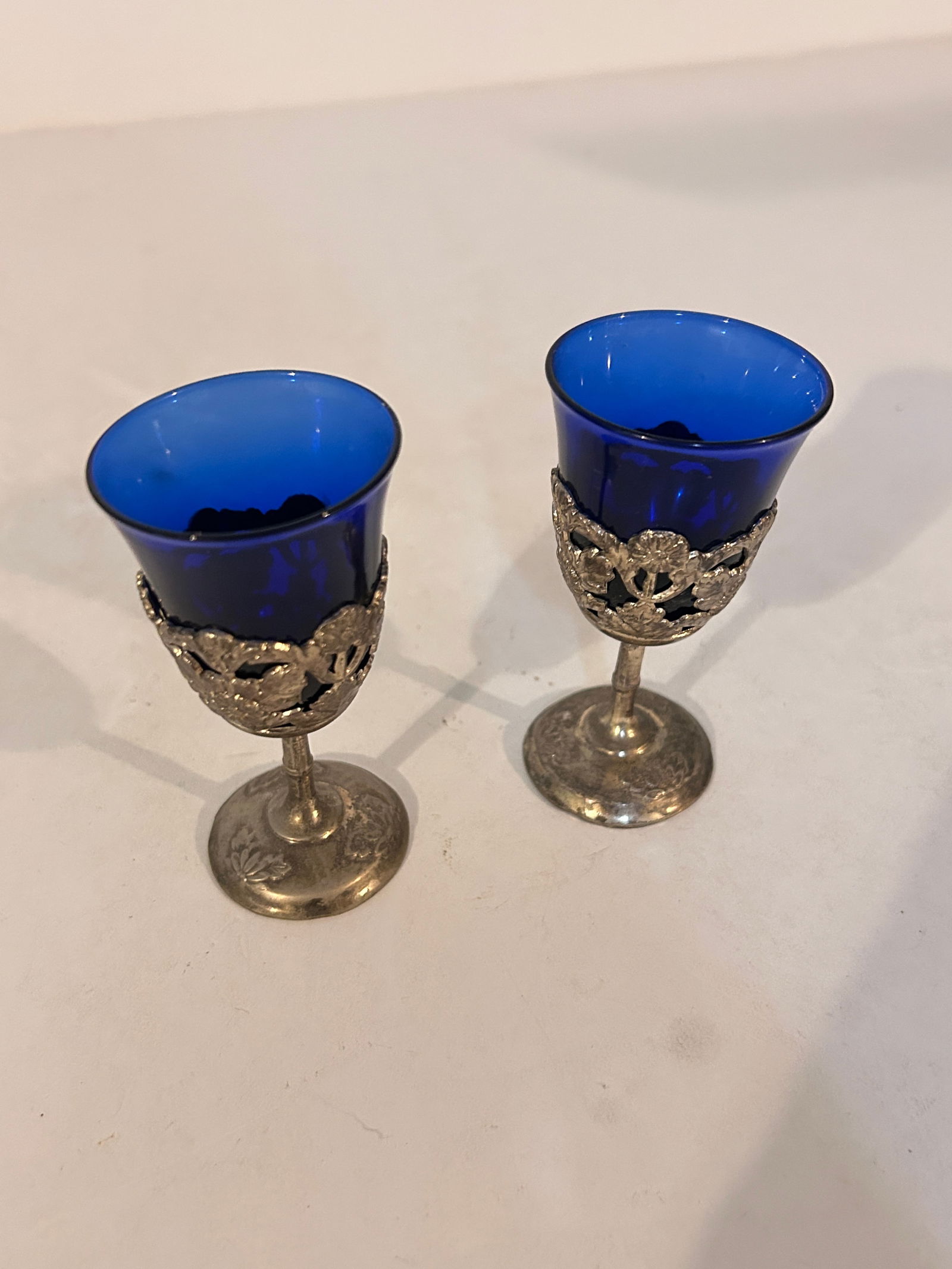 2 VTG American Cut Crystal Cobalt Blue Cordial Glasses Filligree Silverplate (1 of 4)