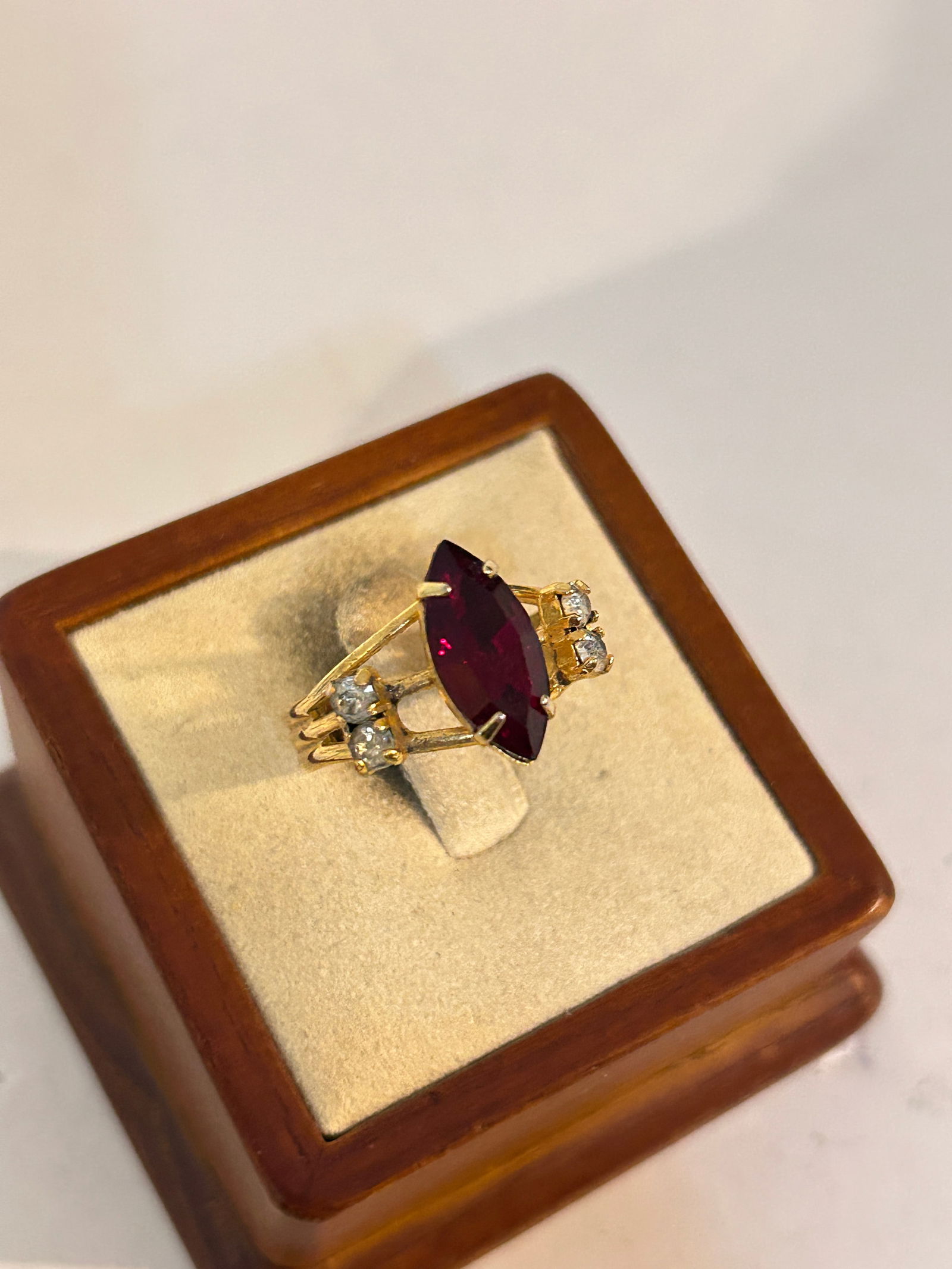 Vintage Costume rhinestone Ring sz 7 (1 of 4)