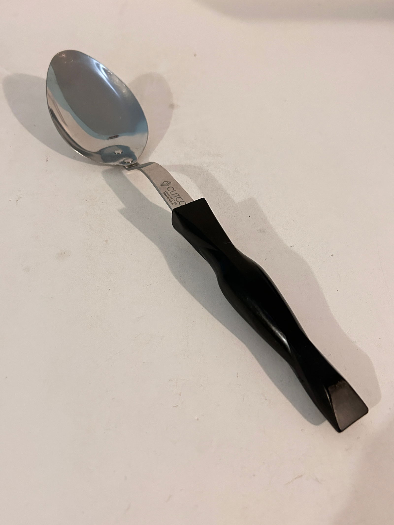 Cutco Model 17KB Basting Spoon with a classic dark brown handle: Cutco Model 17KB Basting Spoon with a classic dark brown handle Please view all photos as they are part of the description and condition of this Item, Feel free to contact me with questions or picture