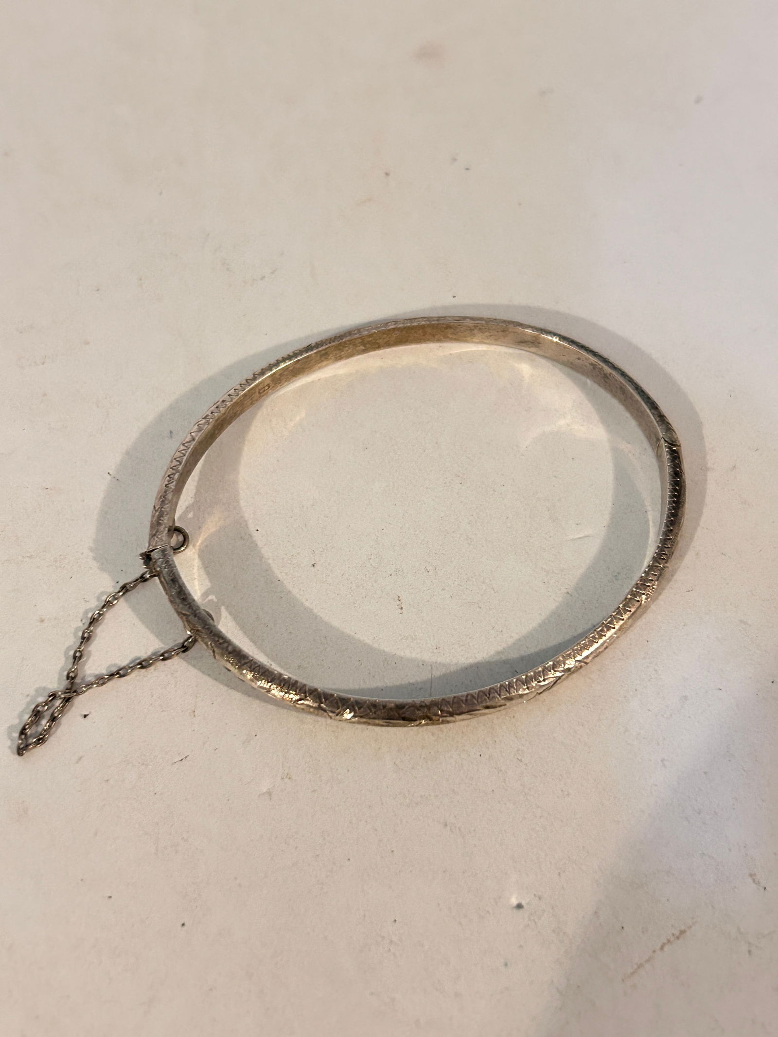 Vintage Sterling Silver etched Bracelet 5 grams 7": Vintage Sterling Silver etched Bracelet 5 grams 7" Please view all photos as they are part of the description and condition of this Item, Feel free to contact me with questions or picture requests! Us