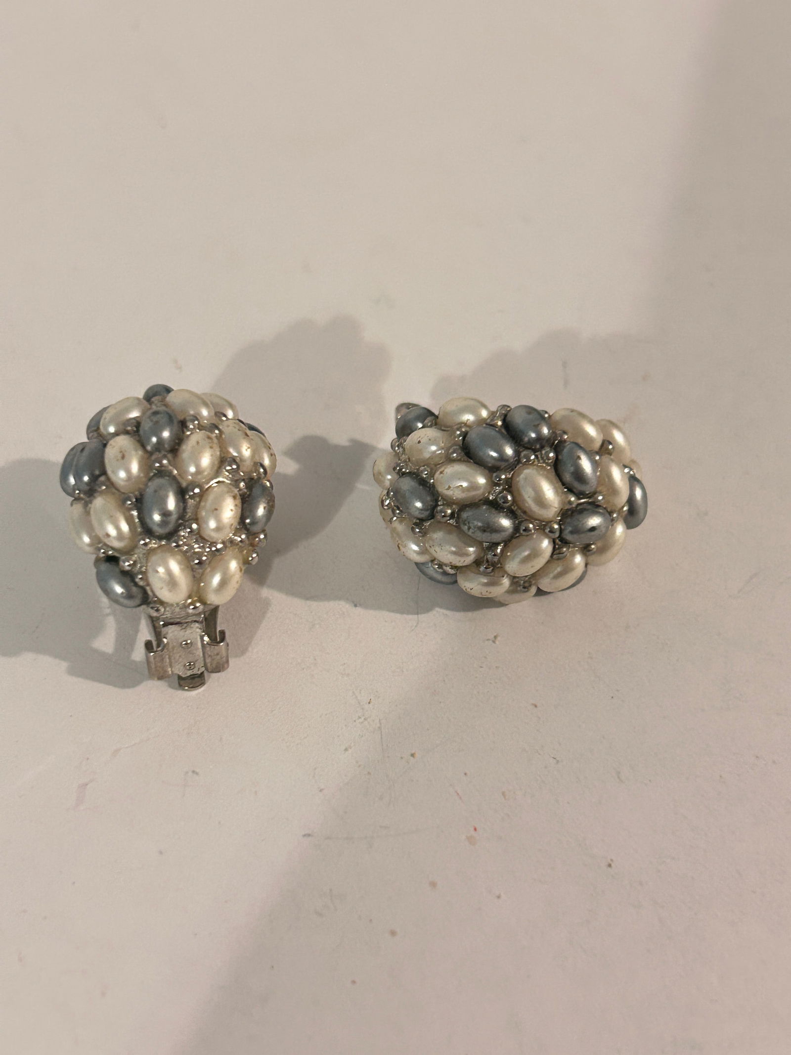 Vintage Kenneth Jay Lane Faux Pearl Earrings: Vintage Kenneth Jay Lane Faux Pearl Earrings Please view all photos as they are part of the description and condition of this Item, Feel free to contact me with questions or picture requests! Used Ite