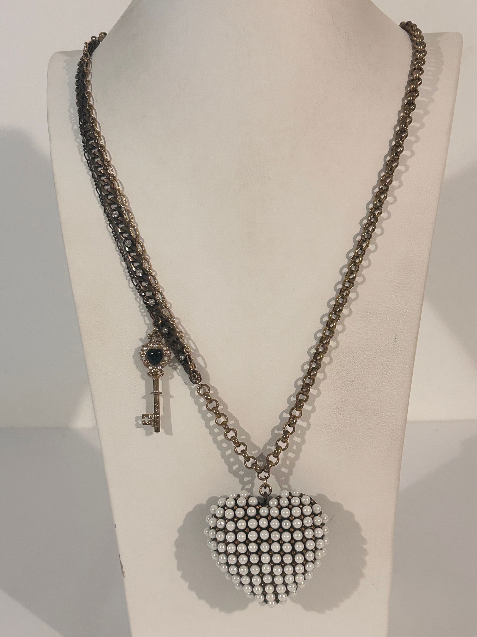 Vintage Betsey Johnson Statement Heart Necklace 34" (1 of 6)