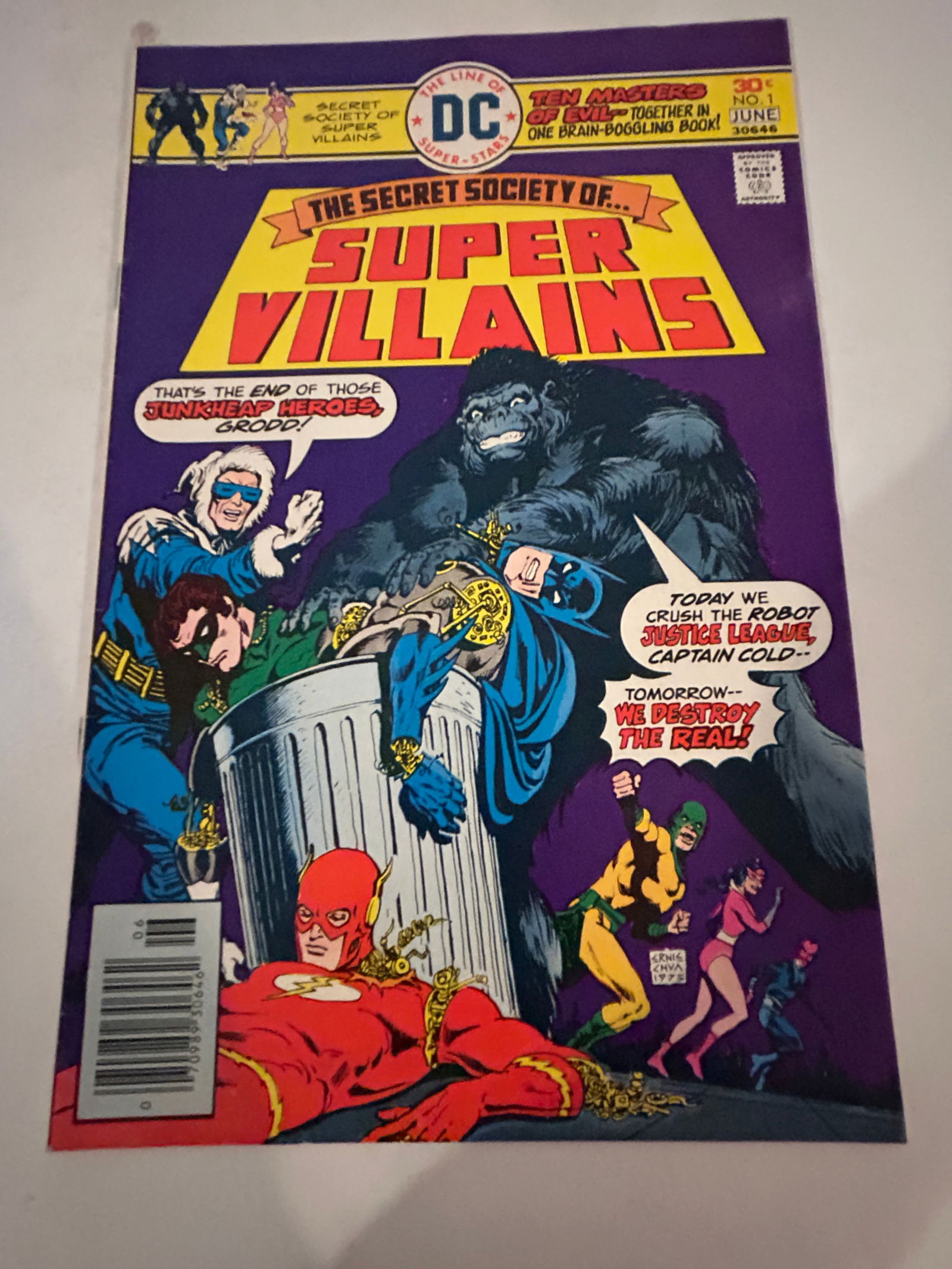 Vintage Comic Book Super Villains # 1 (1 of 2)