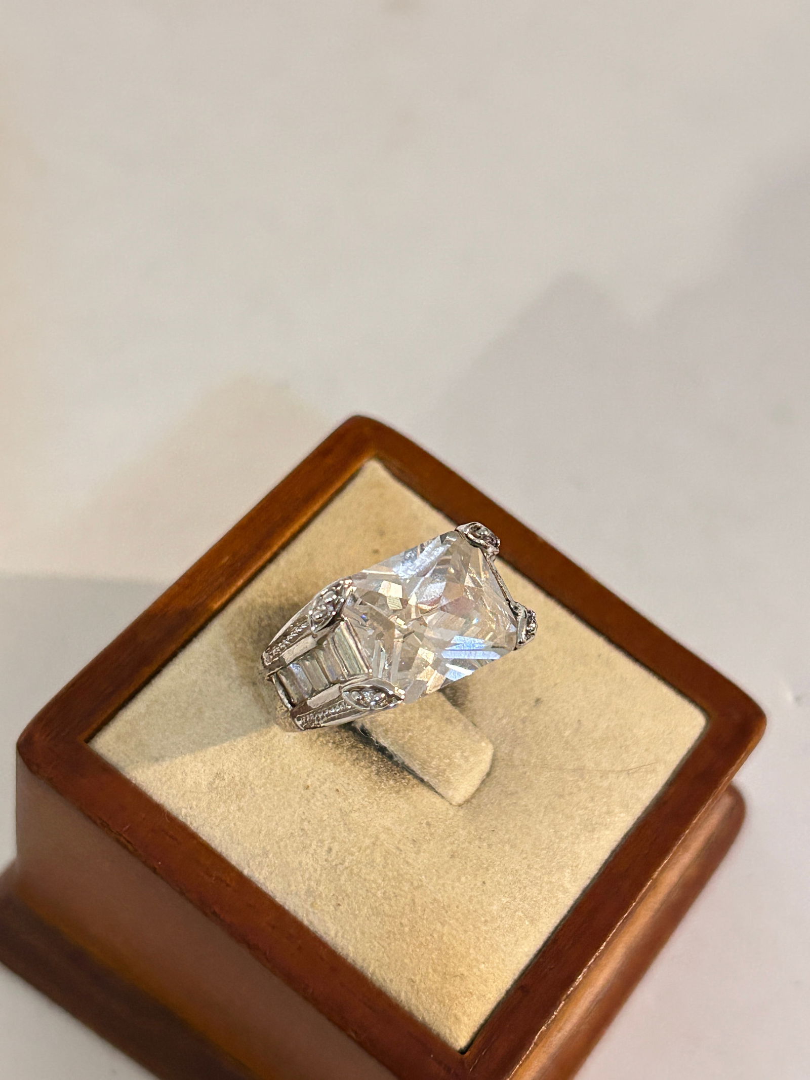 Vintage Sterling Silver Rhinestone Ring sz 7 8 grams (1 of 6)