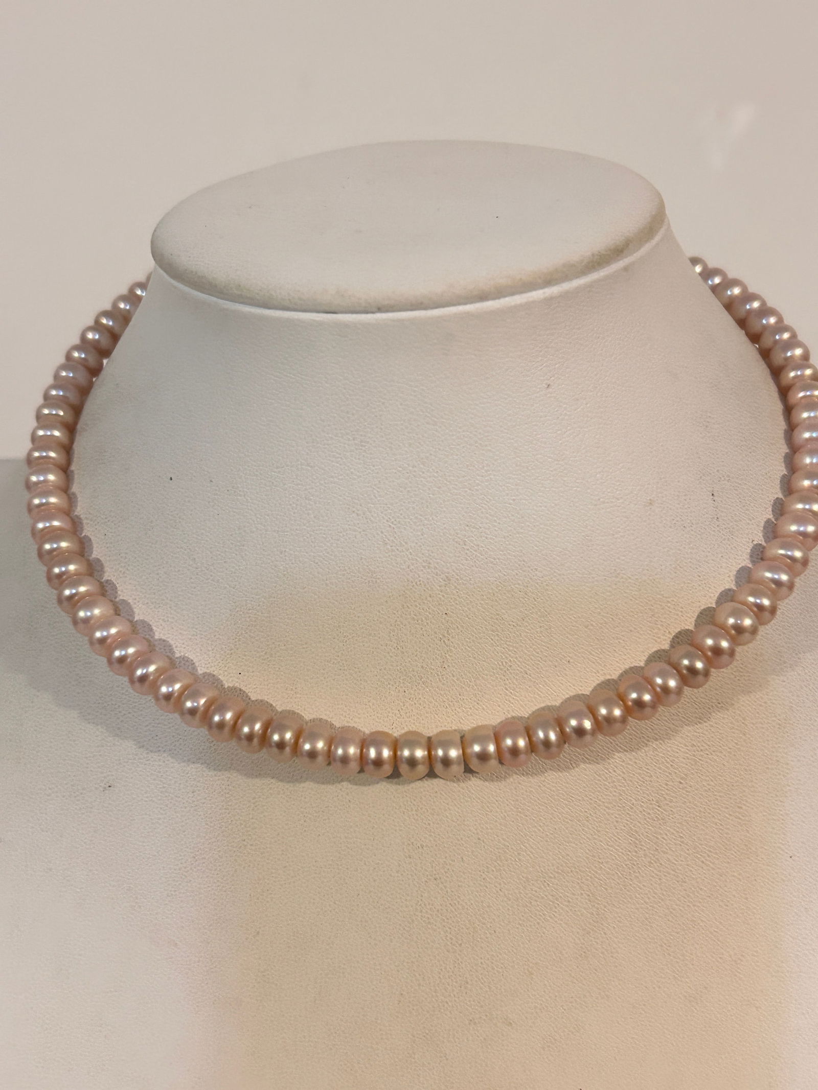 Honora white cultured pearl Stretch Necklace: Honora white cultured pearl Stretch Necklace Please view all photos as they are part of the description and condition of this Item, Feel free to contact me with questions or picture requests! Used Ite
