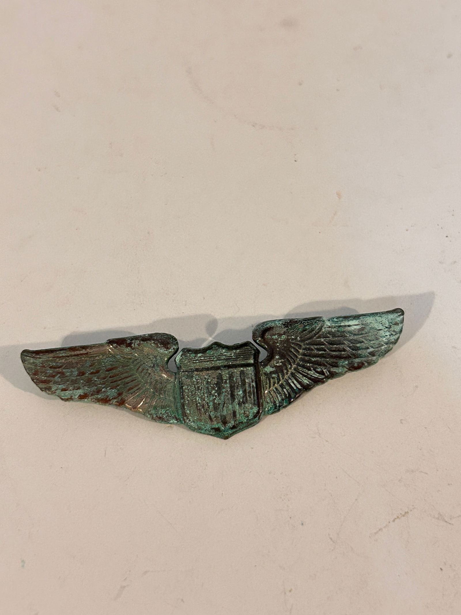 Original United States Army Air Force (USAAF) pilot wing badge from the World War II era: Original United States Army Air Force (USAAF) pilot wing badge from the World War II era Please view all photos as they are part of the description and condition of this Item, Feel free to contact me