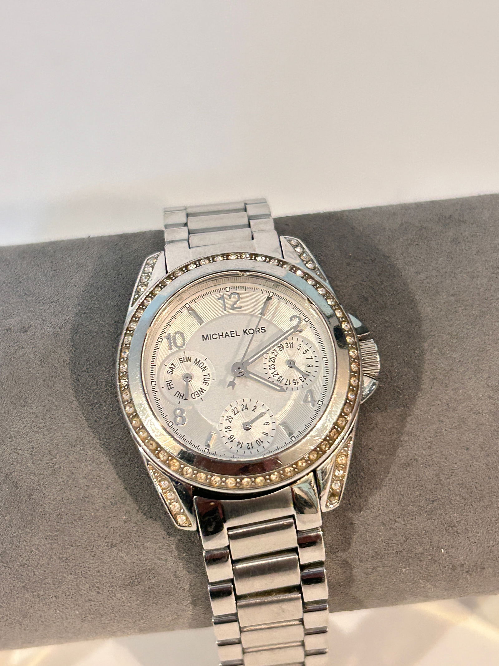 Michael Kors Chronograph Silver Dial Women's Watch MK5612 working (1 of 4)