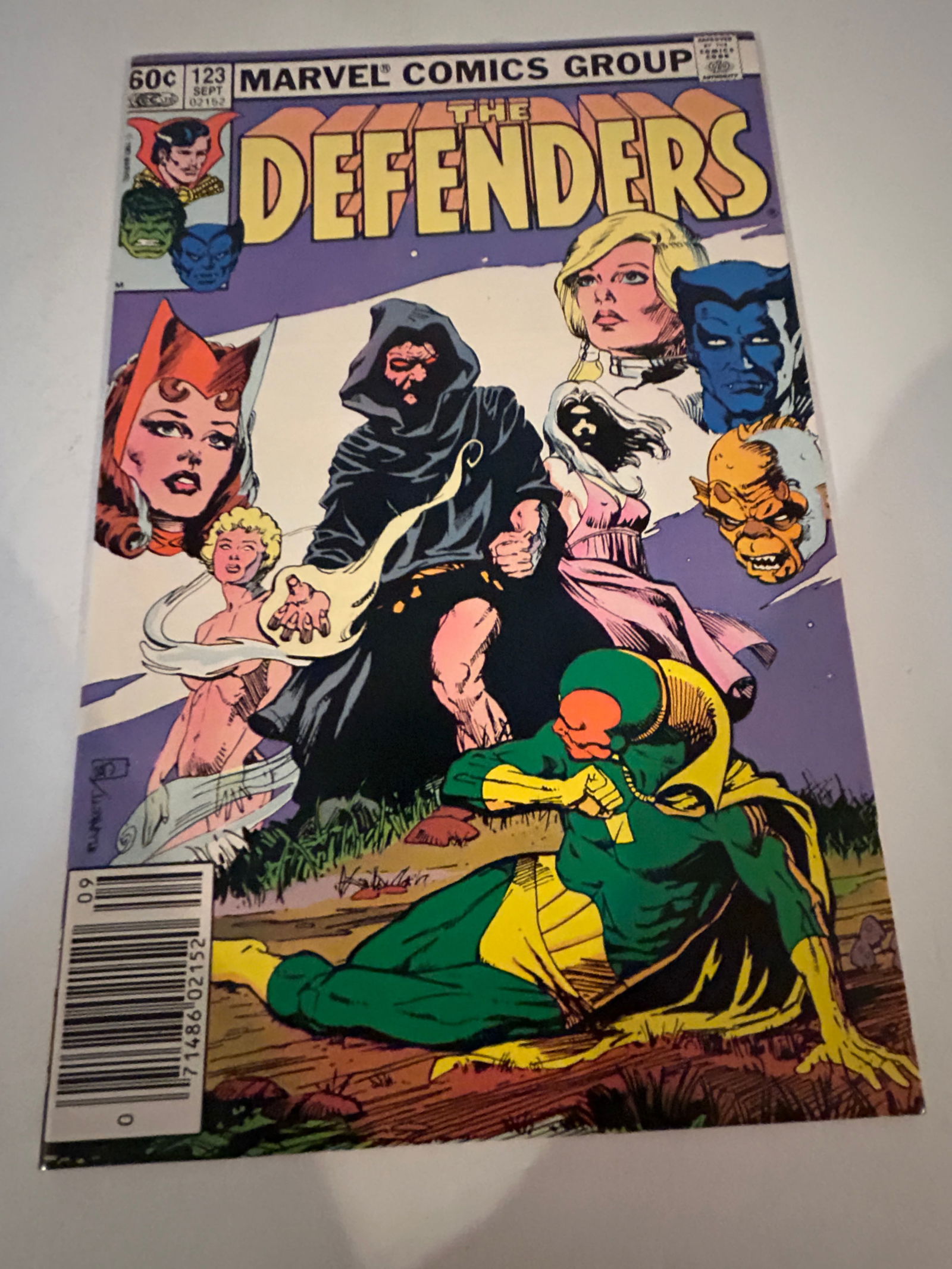 Vintage Comic Book the Defenders # 123: Vintage Comic Book the Defenders # 123 Please view all photos as they are part of the description and condition of this Item, Feel free to contact me with questions or picture requests! Used Item AS I