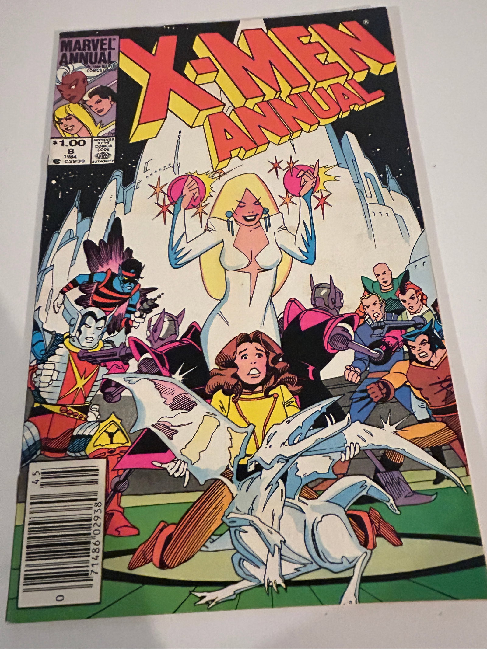 Vintage Comic Book X-Men Annual # 8 News Stand: Vintage Comic Book X-Men Annual # 8 News Stand Please view all photos as they are part of the description and condition of this Item, Feel free to contact me with questions or picture requests! Used I