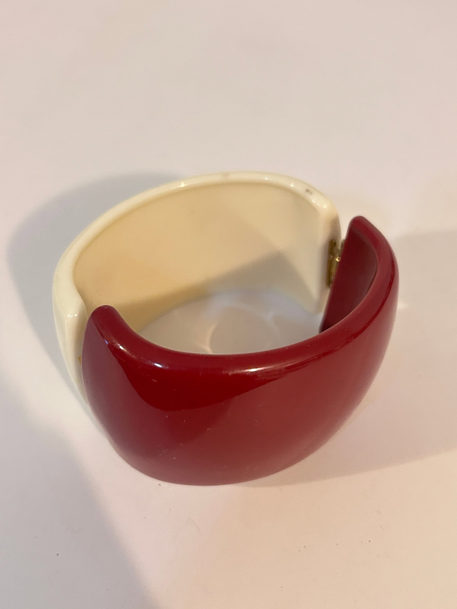 Vintage Acrylic hinged wide Bracelet 8": Vintage Acrylic hinged wide Bracelet 8" Please view all photos as they are part of the description and condition of this Item, Feel free to contact me with questions or picture requests! Used Item AS