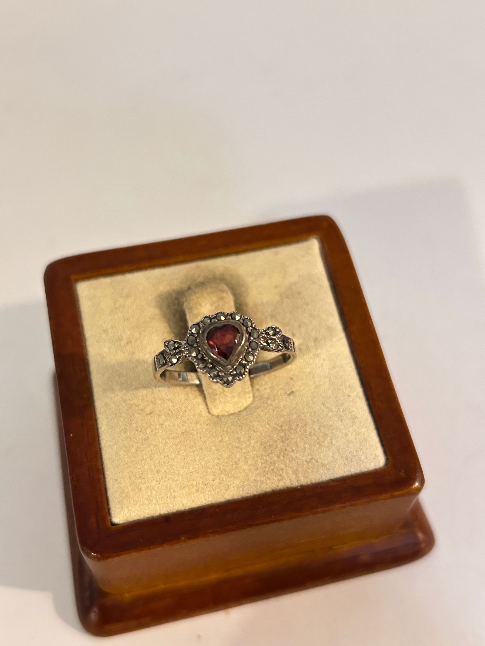 Vintage Sterling Silver marcasite heart Ring sz 8: Vintage Sterling Silver marcasite heart Ring sz 8 Please view all photos as they are part of the description and condition of this Item, Feel free to contact me with questions or picture requests! Use