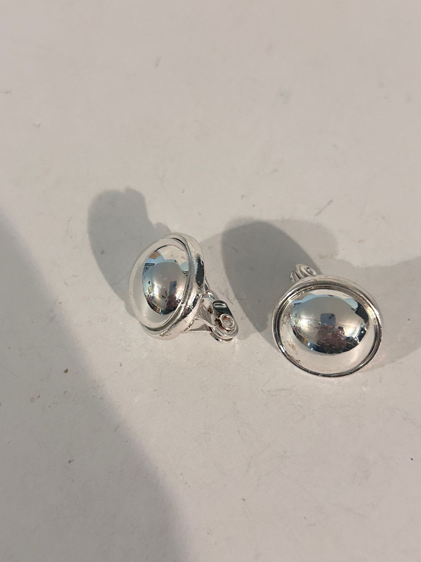 Vintage Ralph Lauren RLL 1967 Silver Earrings: Vintage Ralph Lauren RLL 1967 Silver Earrings Please view all photos as they are part of the description and condition of this Item, Feel free to contact me with questions or picture requests! Used It