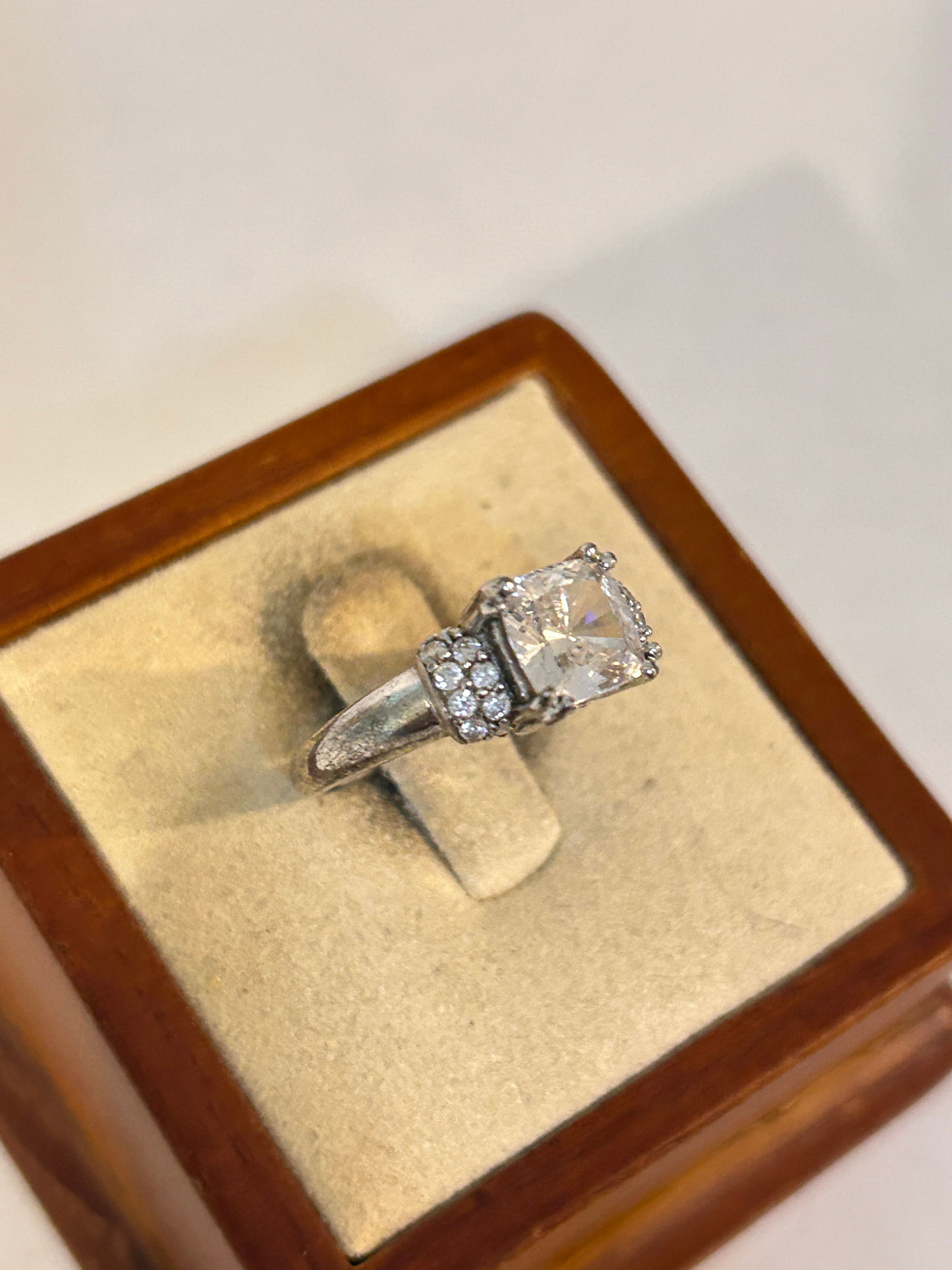 Vintage Sterling Silver Rhinestone Ring sz 7 (1 of 5)