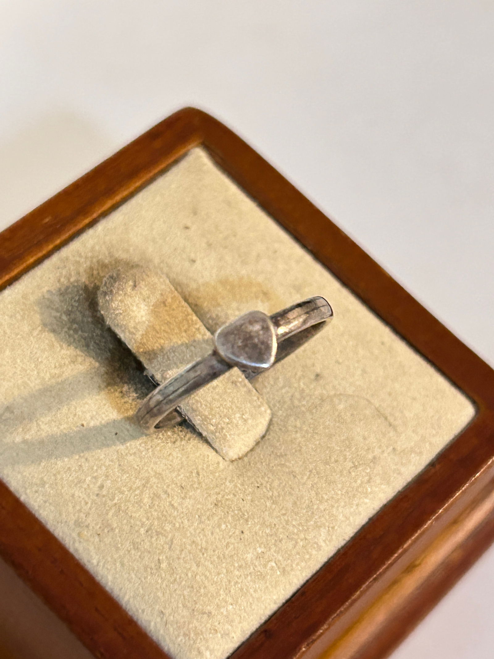 Vintage Sterling Silver mexico heart Ring sz 8: Vintage Sterling Silver mexico heart Ring sz 8 Please view all photos as they are part of the description and condition of this Item, Feel free to contact me with questions or picture requests! Used I