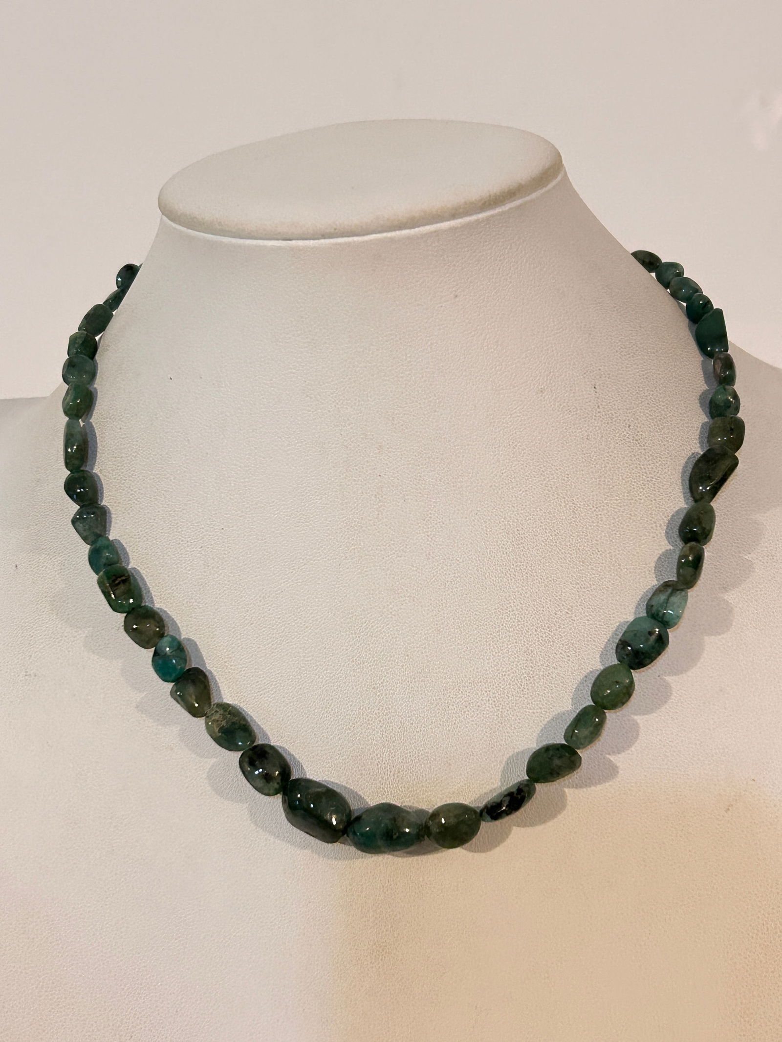 Vintage Sterling Silver green gemstone bead Necklace sz 17" Please view all photos as they are part (1 of 5)