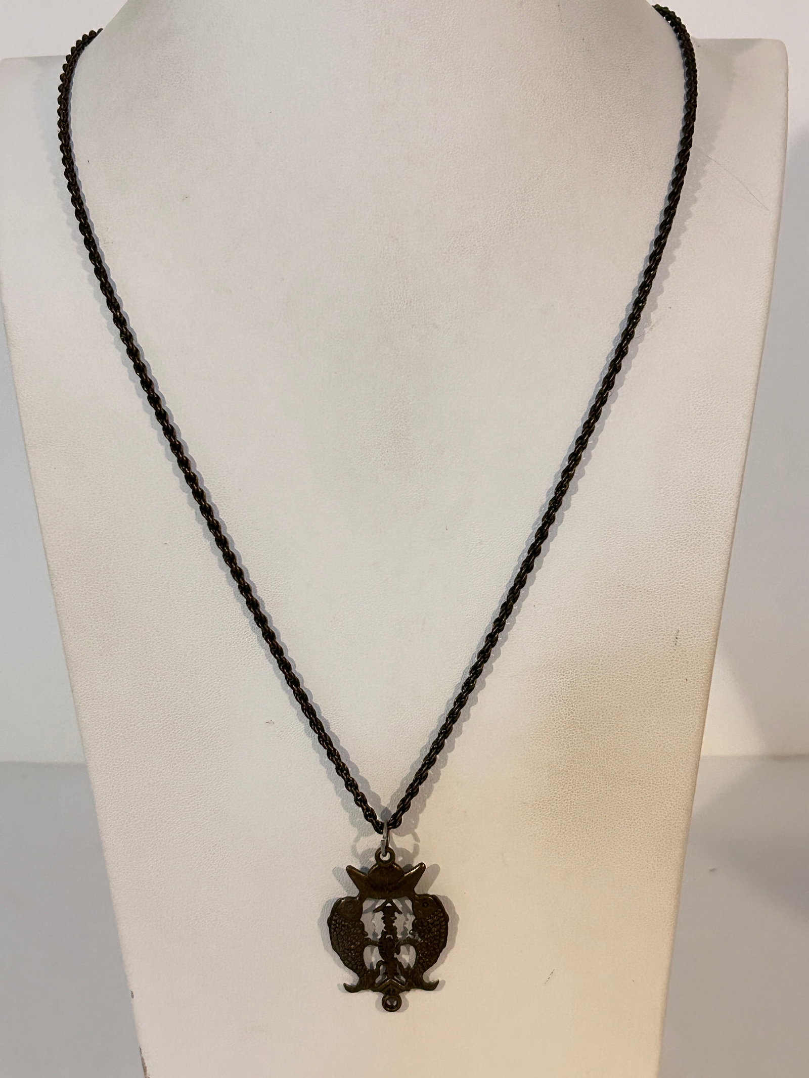 Unique Vintage 1970s Double Fish Bronze Metal Pendant necklace 28": Unique Vintage 1970s Double Fish Bronze Metal Pendant necklace 28" Please view all photos as they are part of the description and condition of this Item, Feel free to contact me with questions or pict