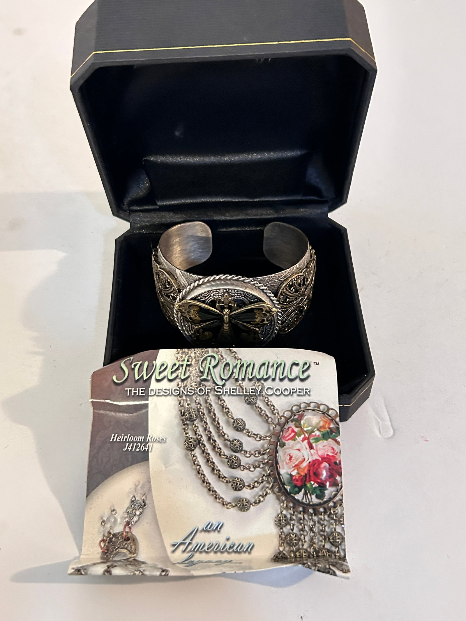Large Bold Sweet Romance Couture Enamel Butterfly Art Noveau Style Cuff Bracelet 7": Large Bold Sweet Romance Couture Enamel Butterfly Art Noveau Style Cuff Bracelet 7" Please view all photos as they are part of the description and condition of this Item, Feel free to contact me with 