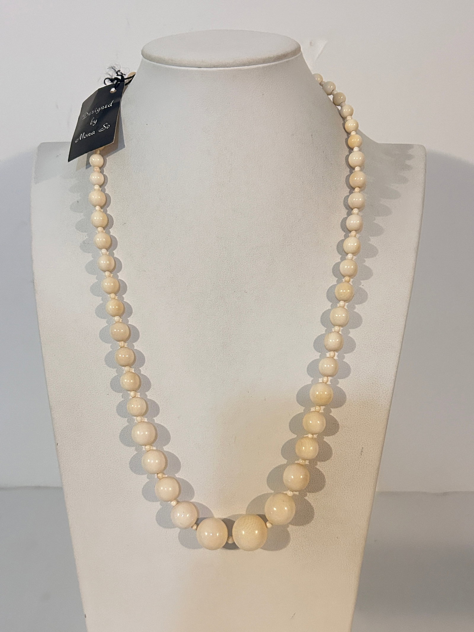Vintage Mona So bead white Necklace 22": Vintage Mona So bead white Necklace 22" Please view all photos as they are part of the description and condition of this Item, Feel free to contact me with questions or picture requests! Used Item AS 