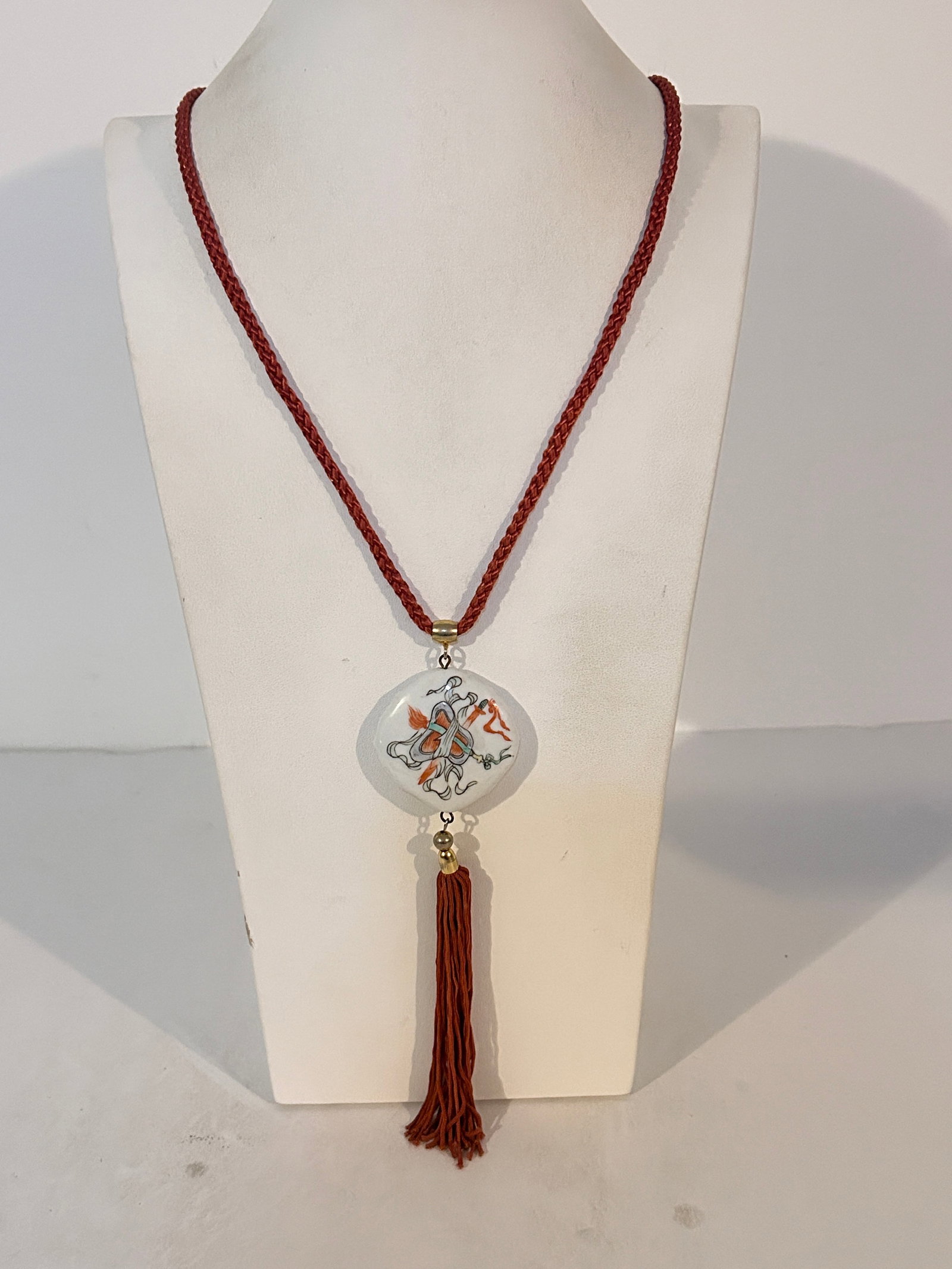 Vintage hand painted Necklace tassle 30": Vintage hand painted Necklace tassle 30" Please view all photos as they are part of the description and condition of this Item, Feel free to contact me with questions or picture requests! Used Item AS