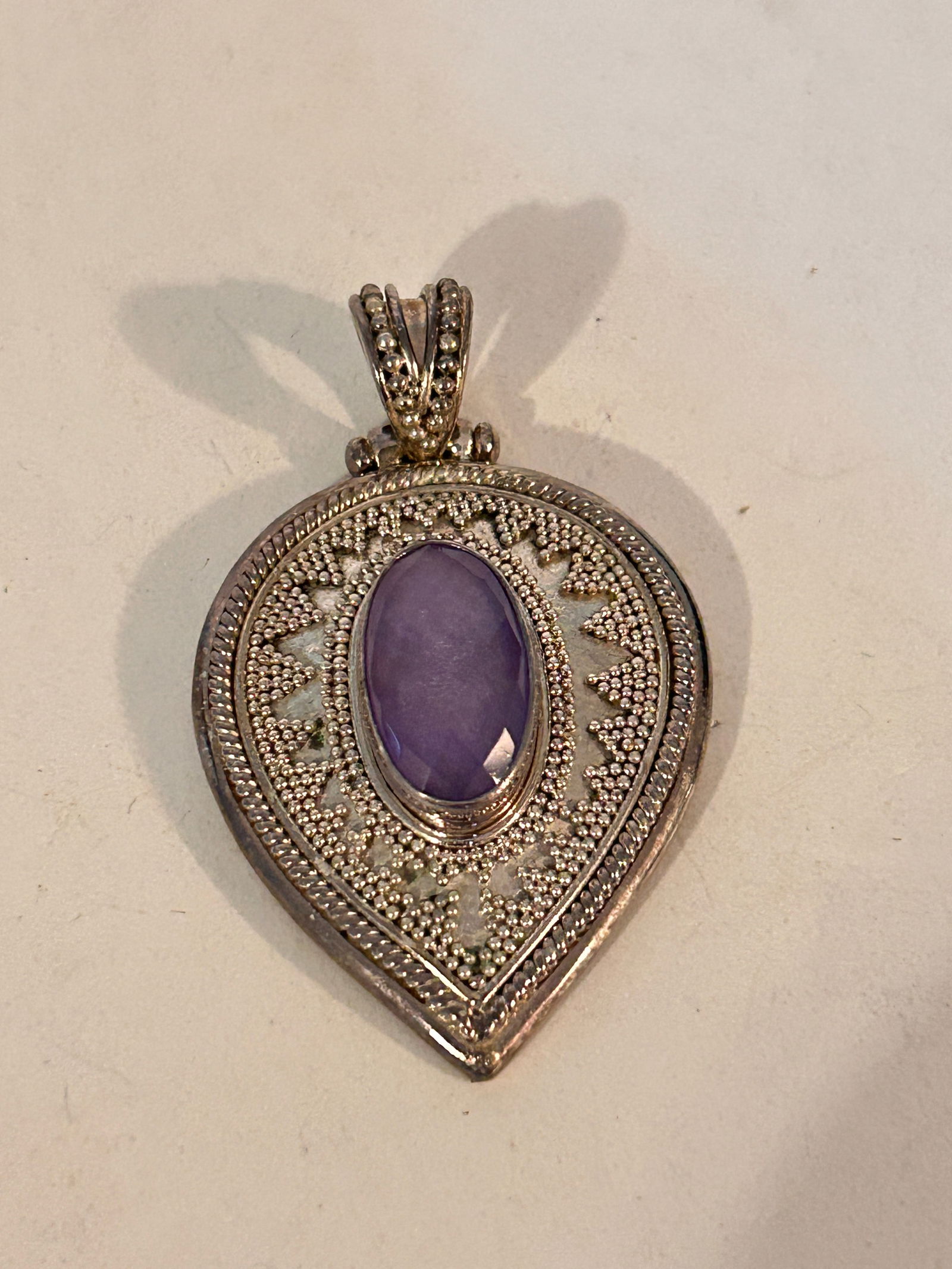 BA Suarti Sterling Silver Amethyst Filigree Bali Indonesia Pendant: BA Suarti Sterling Silver Amethyst Filigree Bali Indonesia Pendant Please view all photos as they are part of the description and condition of this Item, Feel free to contact me with questions or pict