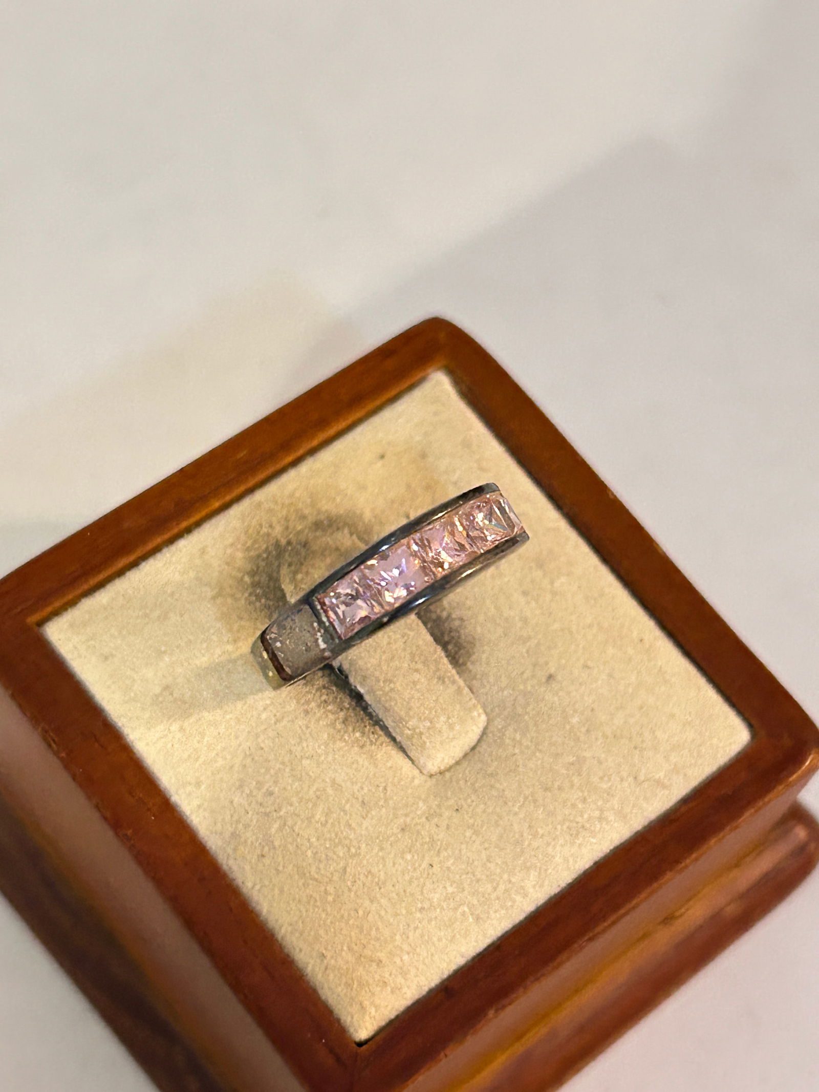 Vintage Sterling Silver Ring DQ Pink CZ Sz 9: Vintage Sterling Silver Ring DQ Pink CZ Sz 9 Please view all photos as they are part of the description and condition of this Item, Feel free to contact me with questions or picture requests! Used Ite