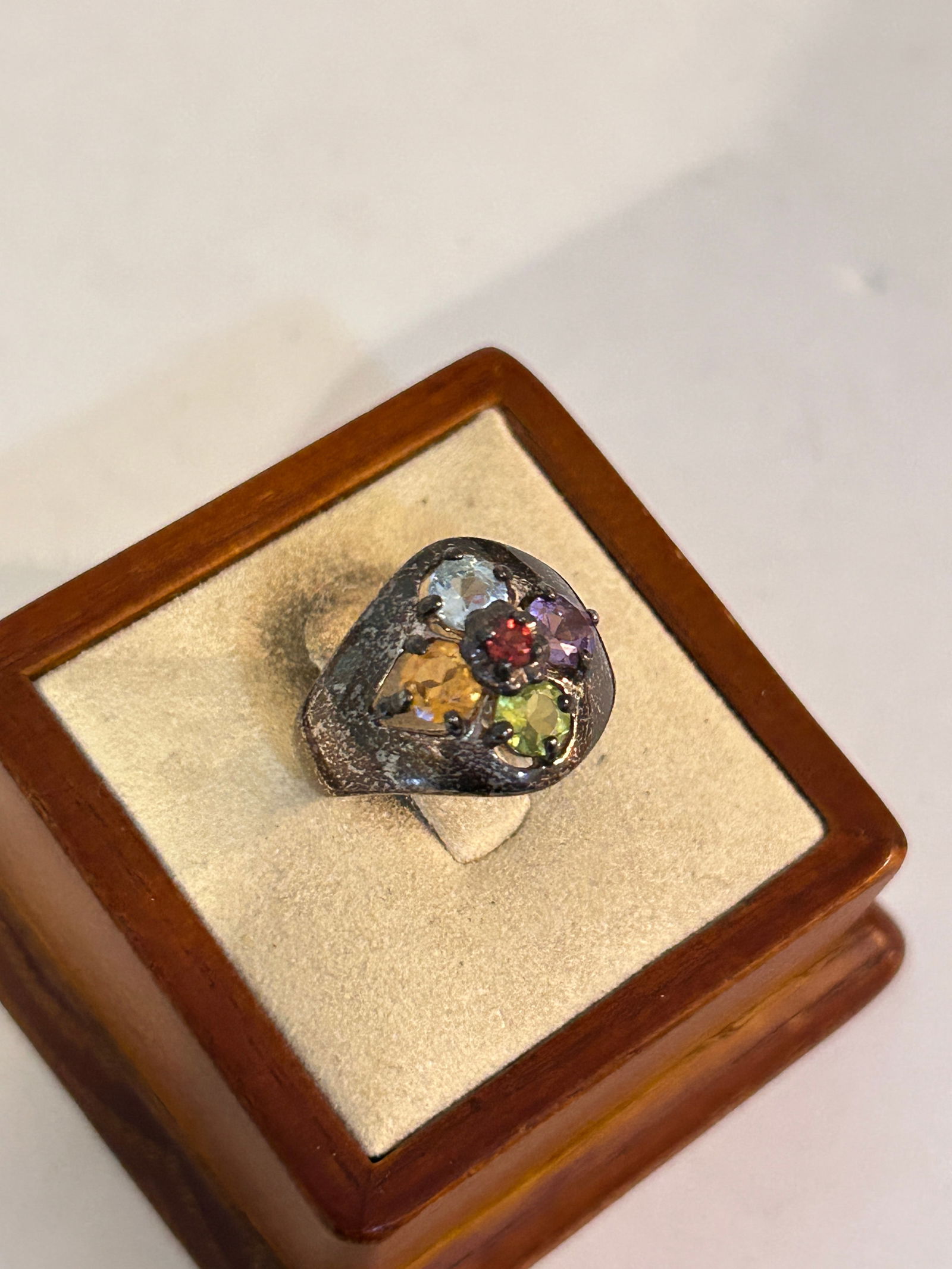 CNA Sterling 925 Band Faceted Multicolor Assorted Gemstone Ring Sz 9: CNA Sterling 925 Band Faceted Multicolor Assorted Gemstone Ring Sz 9 Please view all photos as they are part of the description and condition of this Item, Feel free to contact me with questions or pi