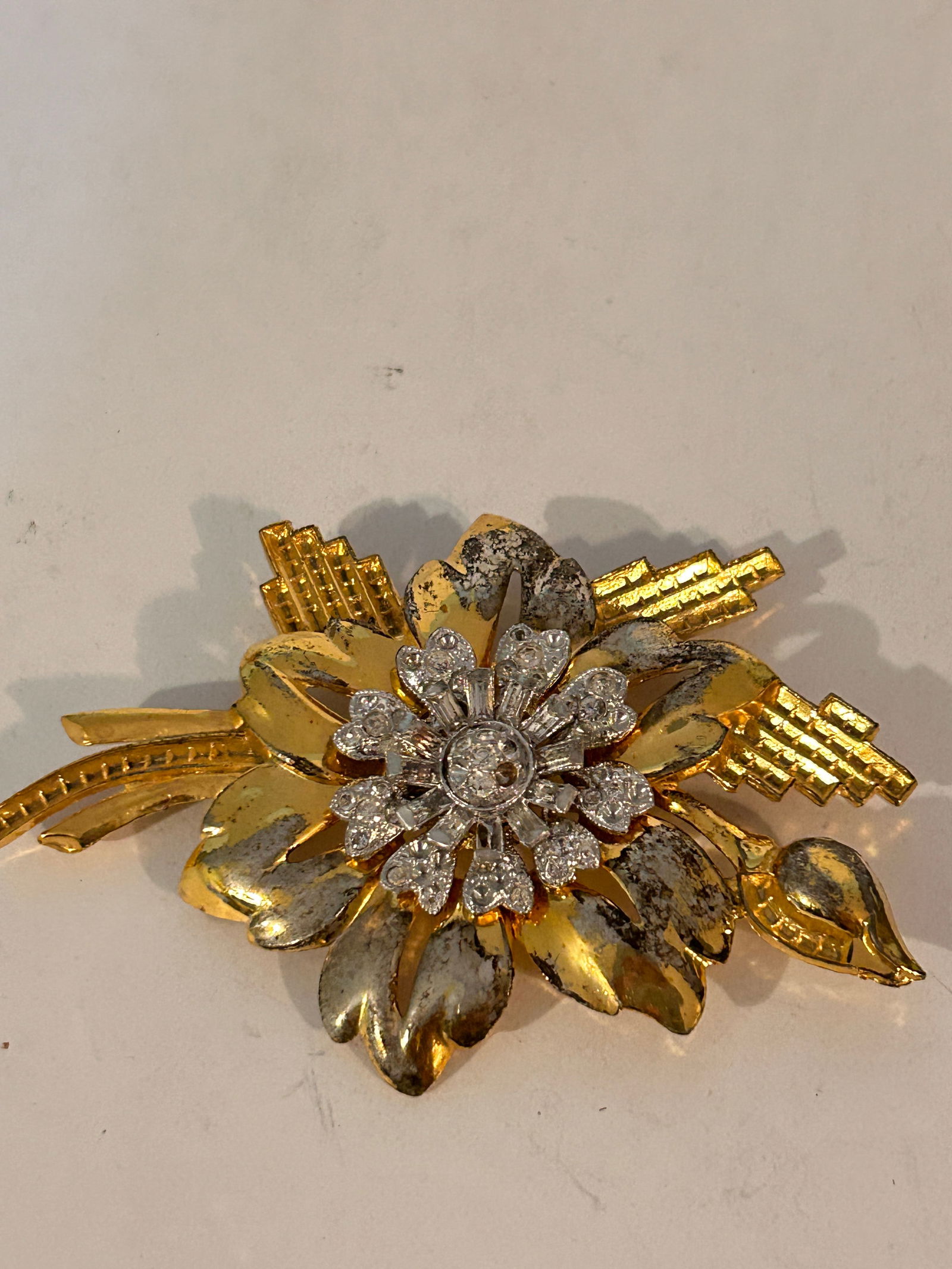 Vintage 1940s Unsigned Coro Pot Metal & Rhinestone Flower Pin Brooch missing some stones: Vintage 1940s Unsigned Coro Pot Metal & Rhinestone Flower Pin Brooch missing some stones Please view all photos as they are part of the description and condition of this Item, Feel free to contact me