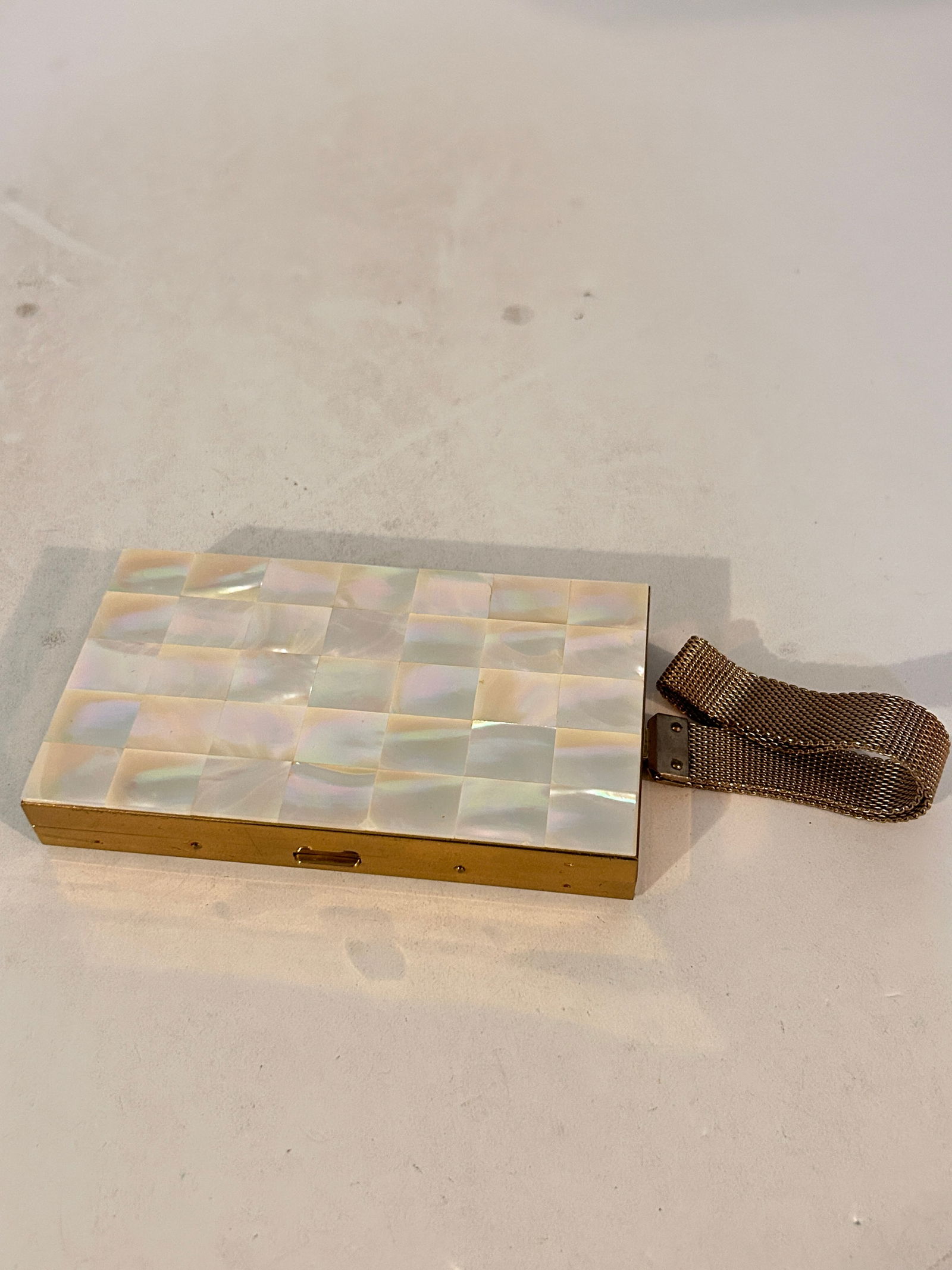 Vintage Gold Tone Mother of Pearl Compact Carryall 5 1/4" with handle 11 1/4": Vintage Gold Tone Mother of Pearl Compact Carryall 5 1/4" with handle 11 1/4" Please view all photos as they are part of the description and condition of this Item, Feel free to contact me with questi