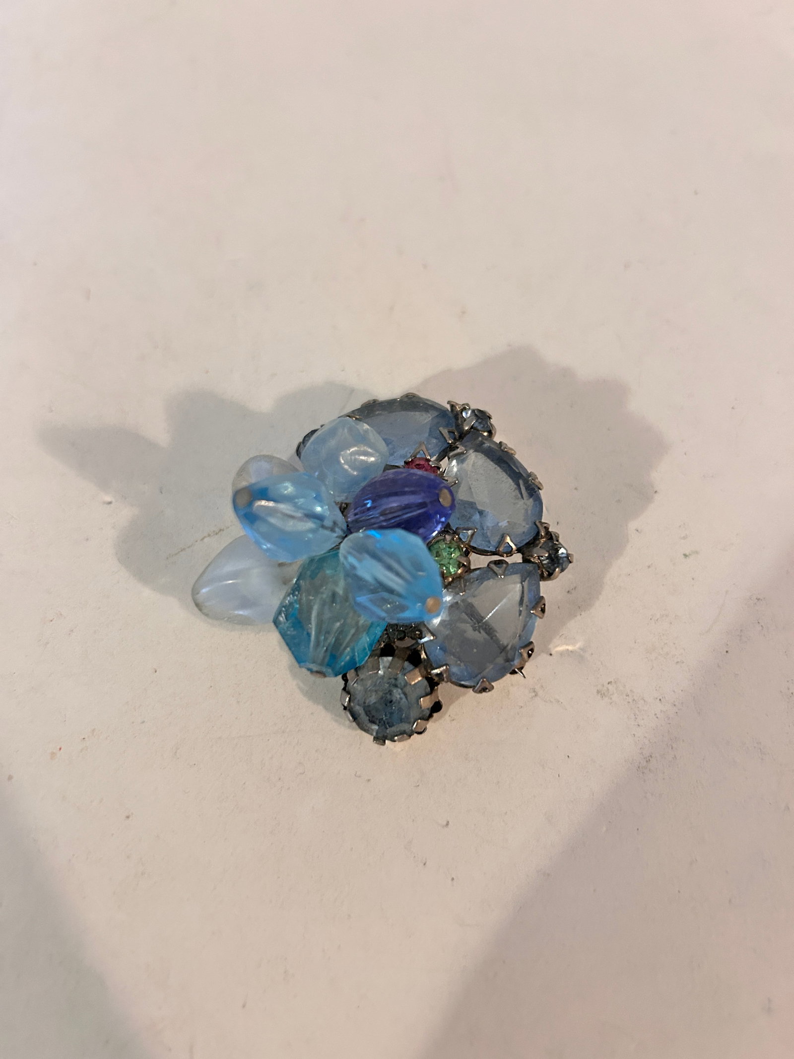 Vintage Silver Tone Blue Rhinestone wreath Brooch: Vintage Silver Tone Blue Rhinestone wreath Brooch Please view all photos as they are part of the description and condition of this Item, Feel free to contact me with questions or picture requests! Use