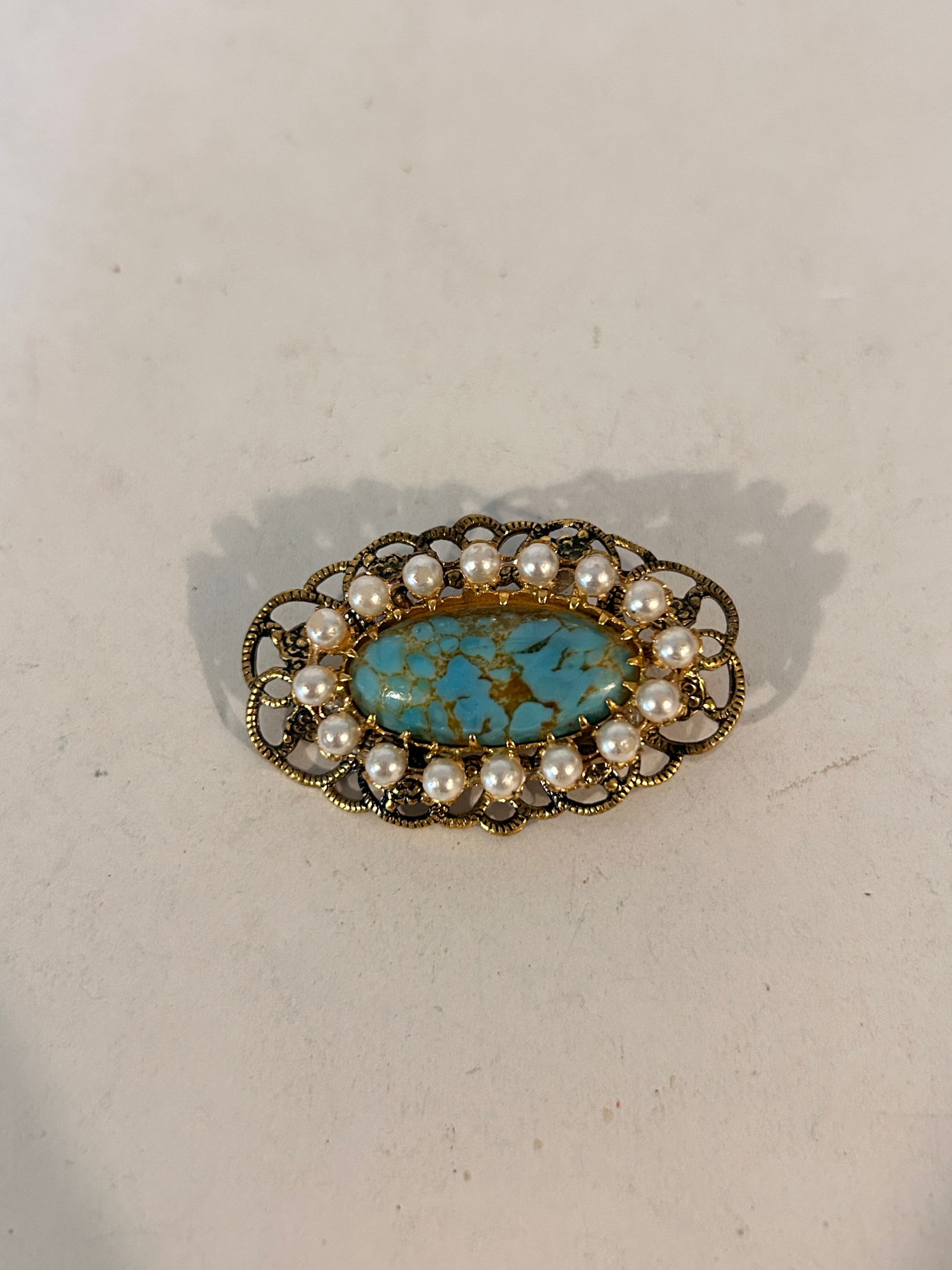 Vintage Gold Tone filigree Faux Turquoise Brooch: Vintage Gold Tone filigree Faux Turquoise Brooch Please view all photos as they are part of the description and condition of this Item, Feel free to contact me with questions or picture requests! Used