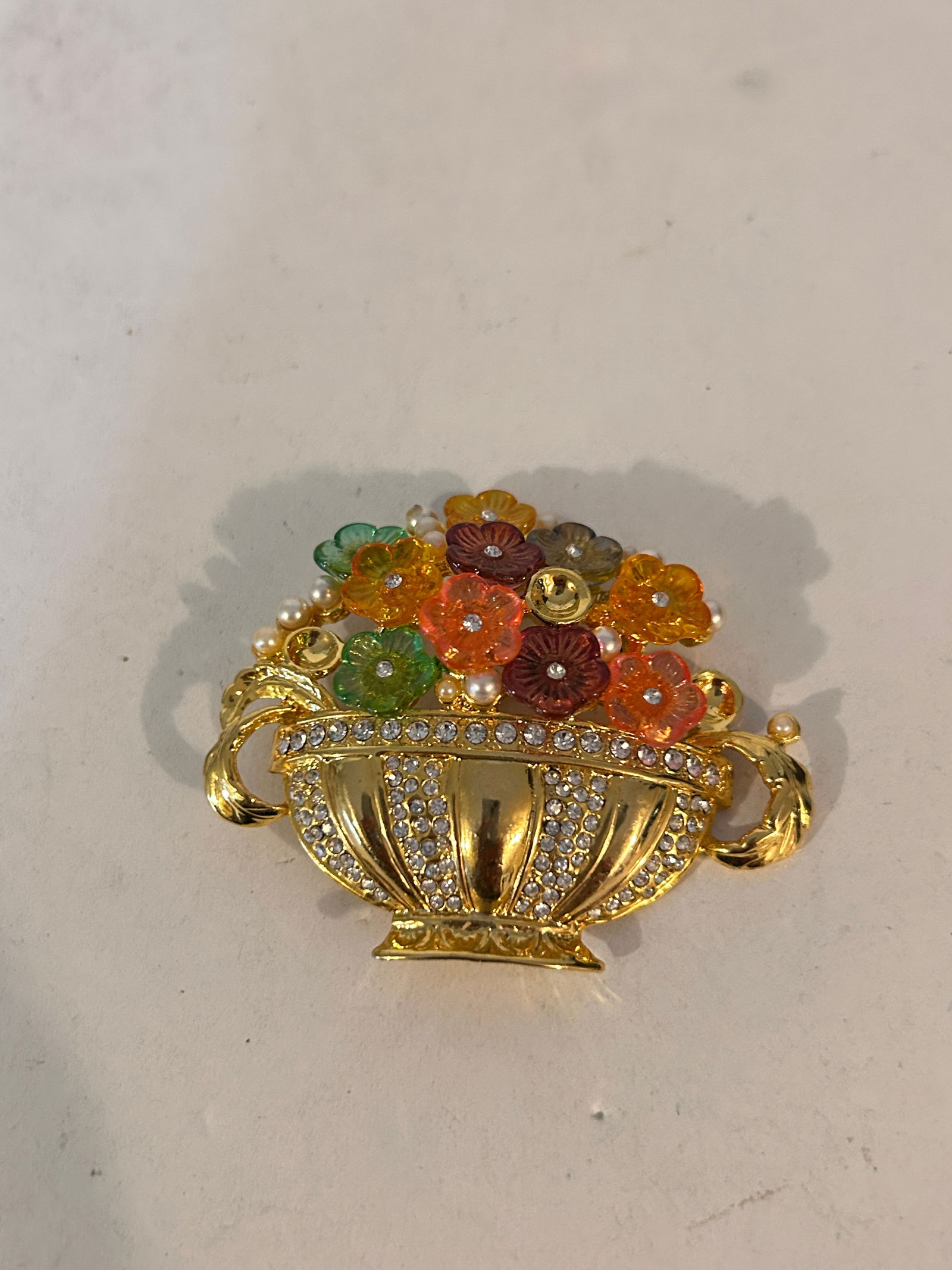 Vintage Gold Tone Art Deco Floral Basket Brooch: Vintage Gold Tone Art Deco Floral Basket Brooch Please view all photos as they are part of the description and condition of this Item, Feel free to contact me with questions or picture requests! Used