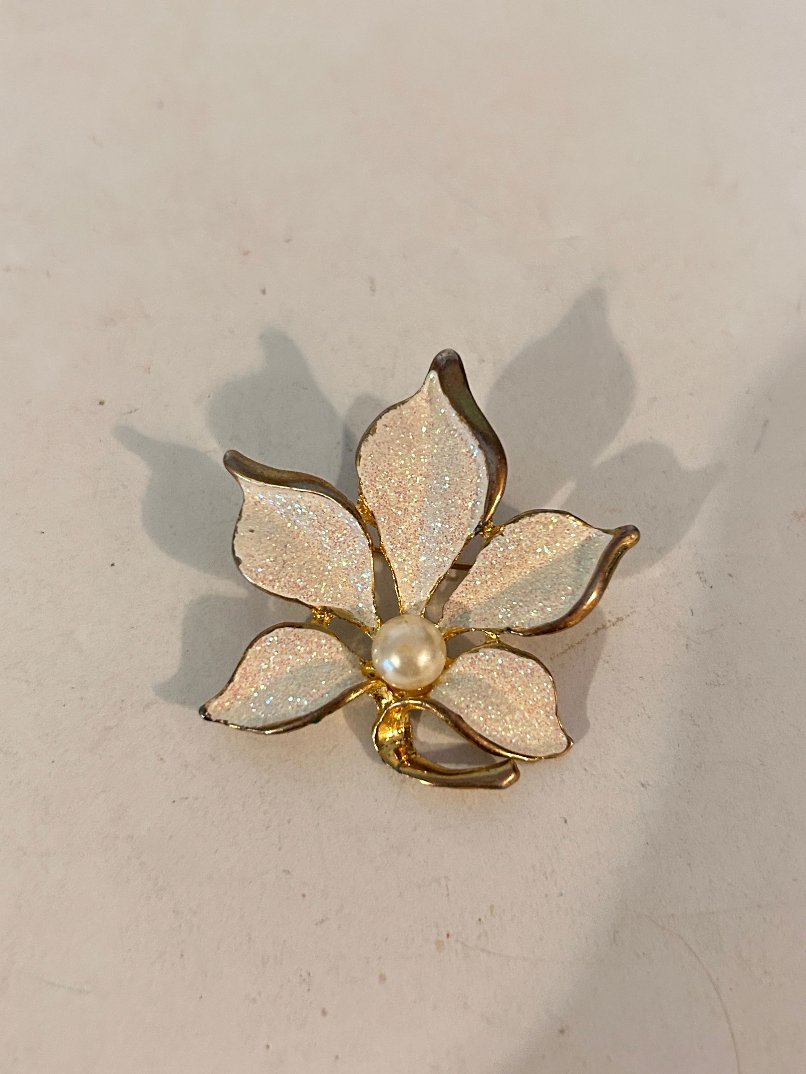 Vintage Gold Tone Faux Pearl Acier Floral Brooch: Vintage Gold Tone Faux Pearl Acier Floral Brooch Please view all photos as they are part of the description and condition of this Item, Feel free to contact me with questions or picture requests! Used