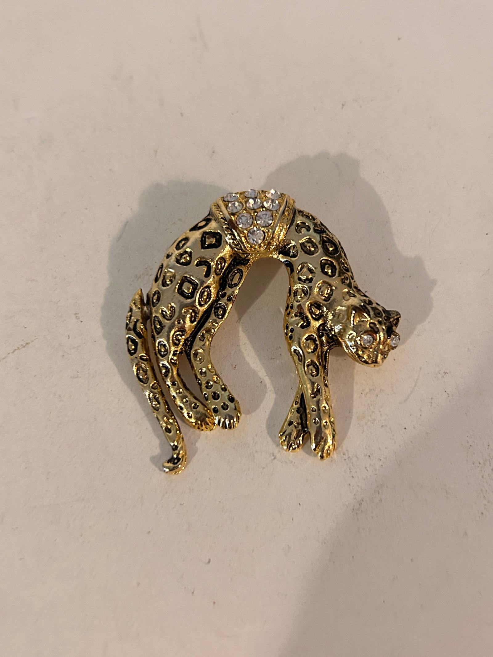Vintage Gold Tone rhinestone Cat Brooch: Vintage Gold Tone rhinestone Cat Brooch Please view all photos as they are part of the description and condition of this Item, Feel free to contact me with questions or picture requests! Used Item AS