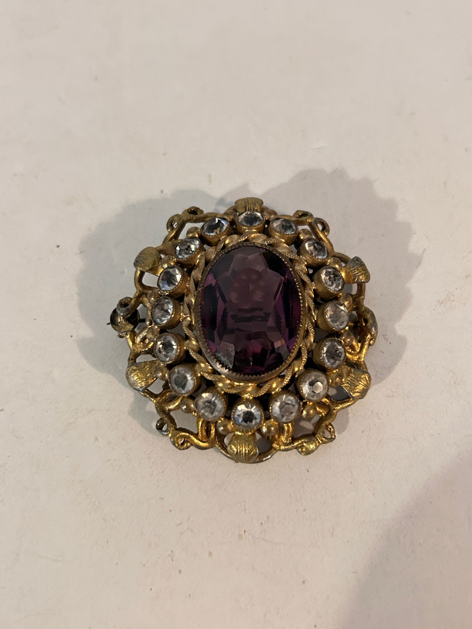 Vintage 1920s Amethyst Glass rhinestone accents filigree Brooch unsigned: Vintage 1920s Amethyst Glass rhinestone accents filigree Brooch unsigned Please view all photos as they are part of the description and condition of this Item, Feel free to contact me with questions o
