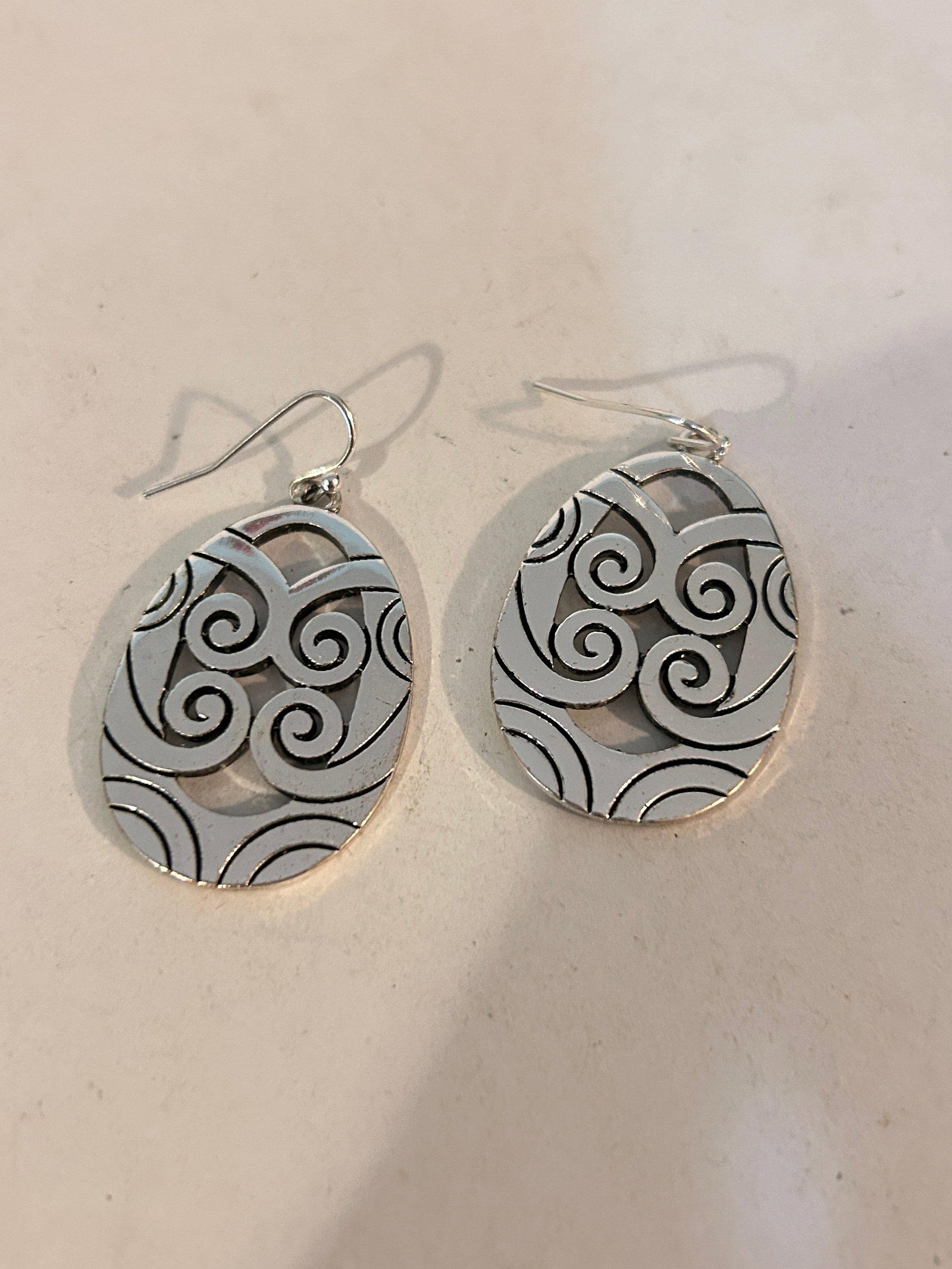 Vintage Brighton wide teardrop Earrings: Vintage Brighton wide teardrop Earrings Please view all photos as they are part of the description and condition of this Item, Feel free to contact me with questions or picture requests! Used Item AS 