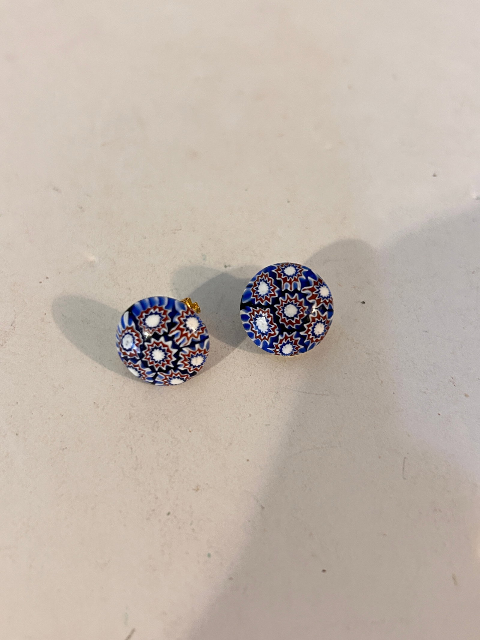 Vintage Murano Glass Earrings: Vintage Murano Glass Earrings Please view all photos as they are part of the description and condition of this Item, Feel free to contact me with questions or picture requests! Used Item AS IS