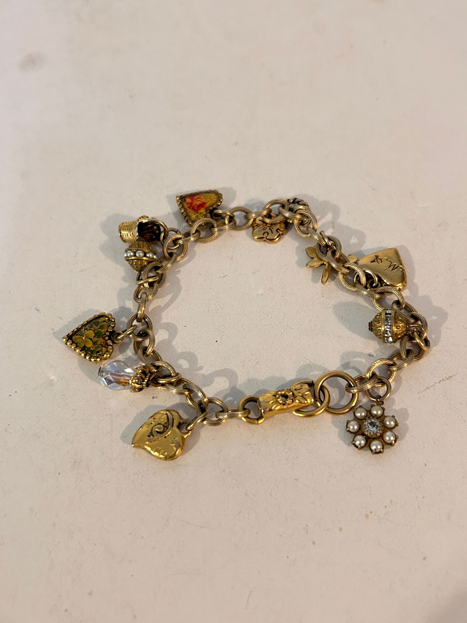 Vintage Gold Tone Charm Bracelet 8" (1 of 4)