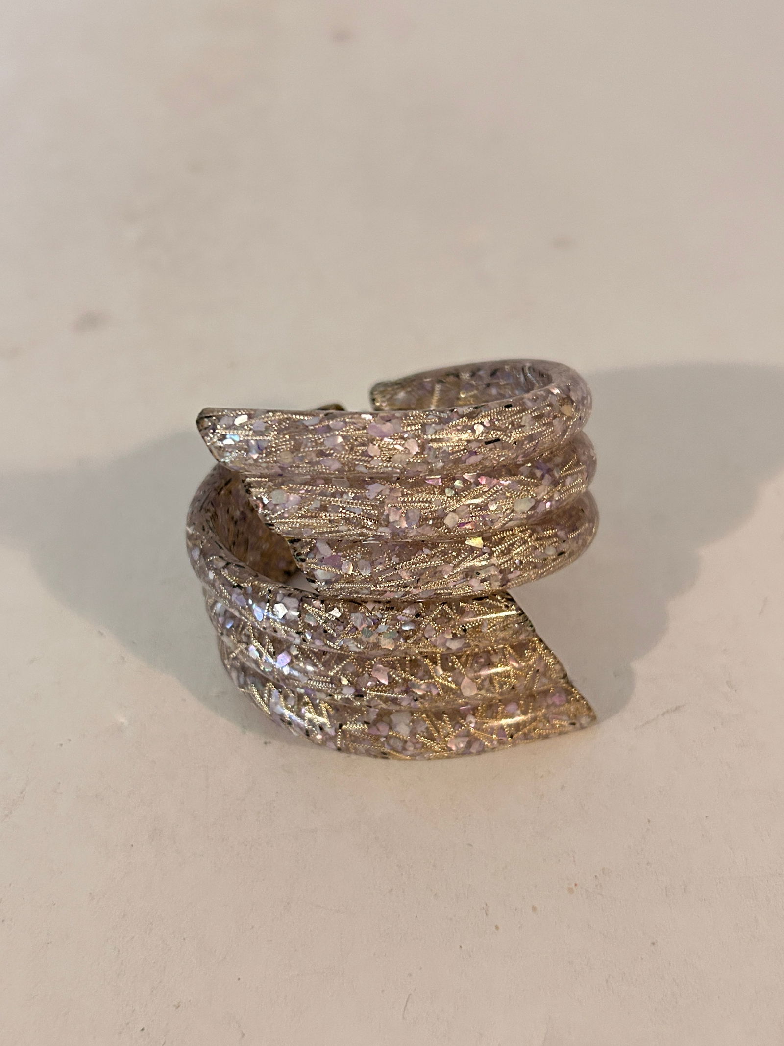 Vintage Acrylic Hinged Bracelet 7": Vintage Acrylic Hinged Bracelet 7" Please view all photos as they are part of the description and condition of this Item, Feel free to contact me with questions or picture requests! Used Item AS IS