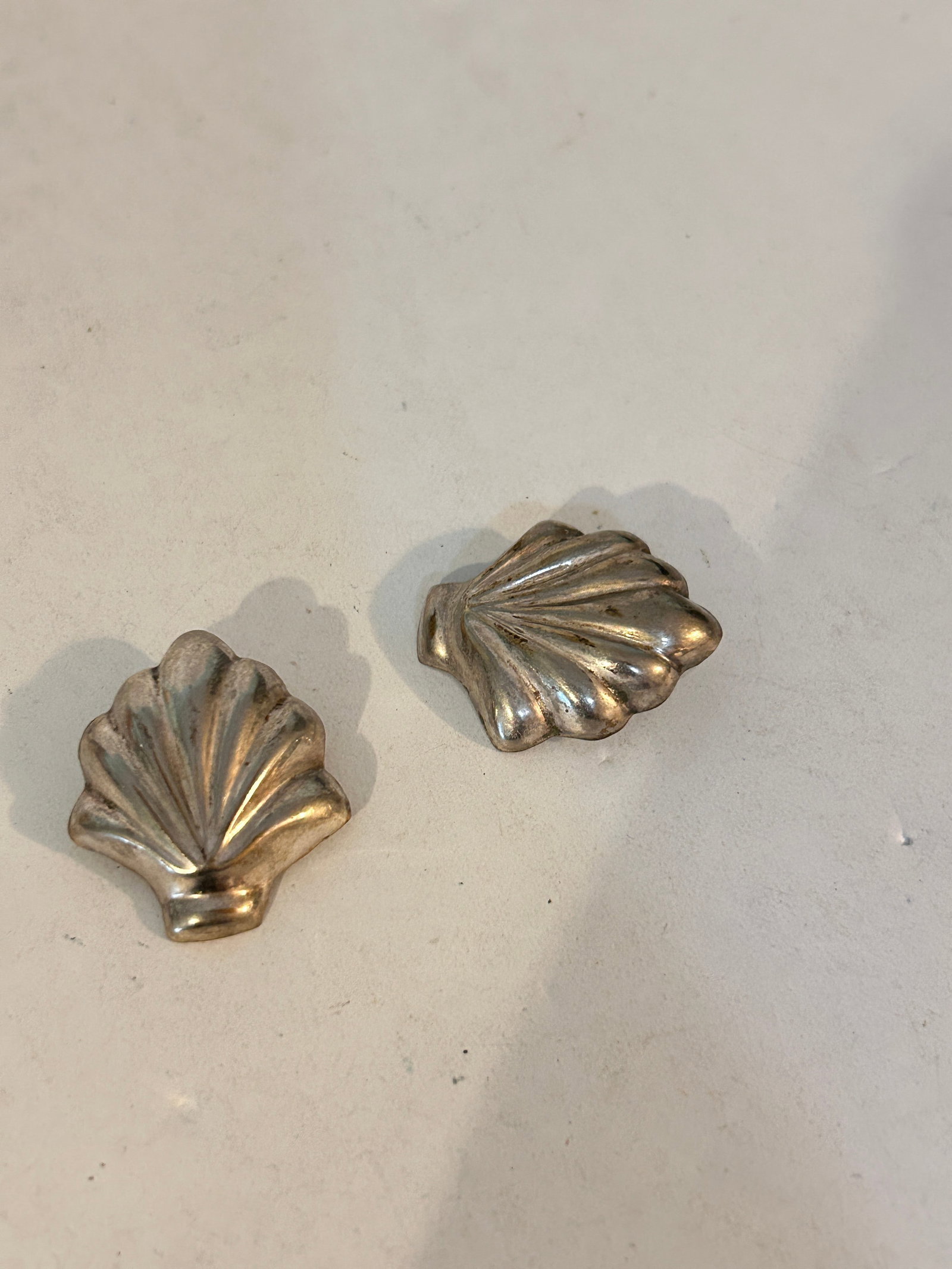 Vintage Alpaca Silver Earrings: Vintage Alpaca Silver Earrings Please view all photos as they are part of the description and condition of this Item, Feel free to contact me with questions or picture requests! Used Item AS IS