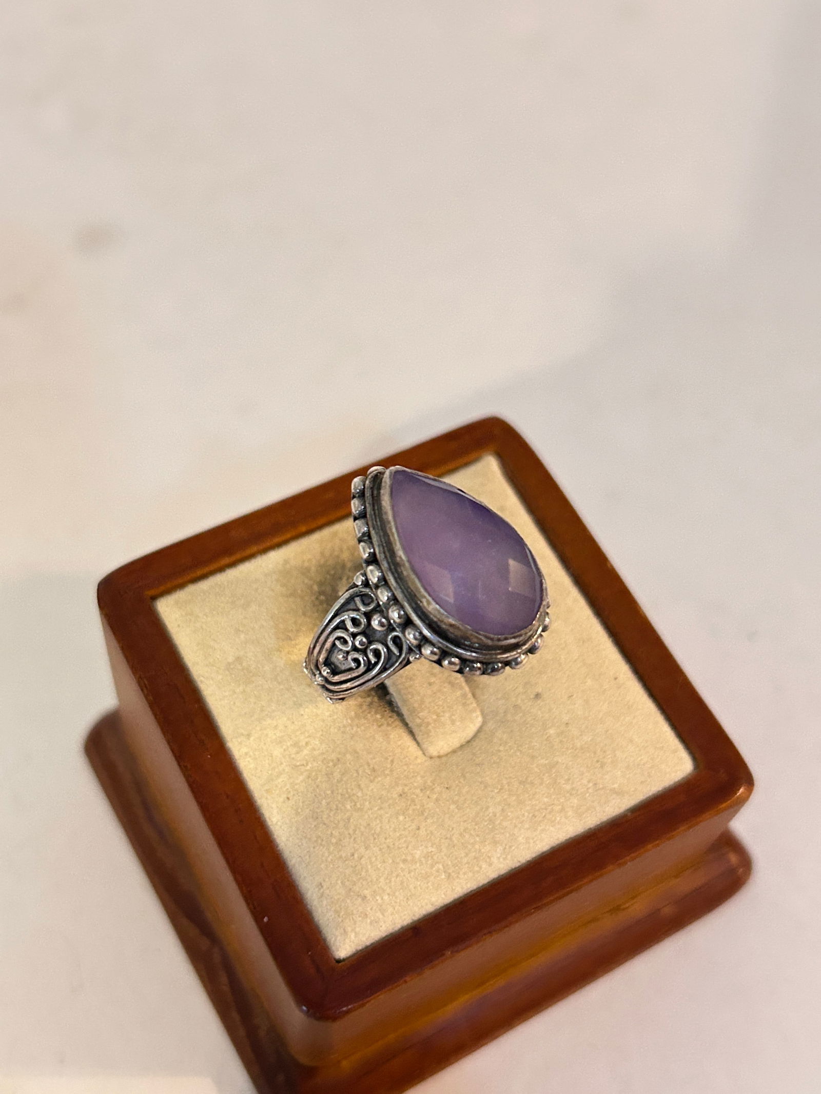 Beautiful Bali BA Suarti Sterling Silver Amethyst Ring Sz 9 11 Grams: Beautiful Bali BA Suarti Sterling Silver Amethyst Ring Sz 9 11 Grams Please view all photos as they are part of the description and condition of this Item, Feel free to contact me with questions or pi